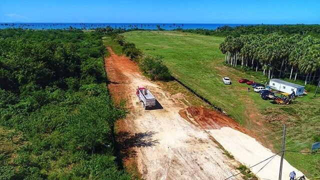 ‼️¿Alguna vez has visto una carretera que no llega a ningún lado? Pues te presentamos ‘’la carretera de la muerte’’ ☠️ localizada en Playuela, Aguadilla a menos de 400 metros de uno de los ecosistemas de corales más i