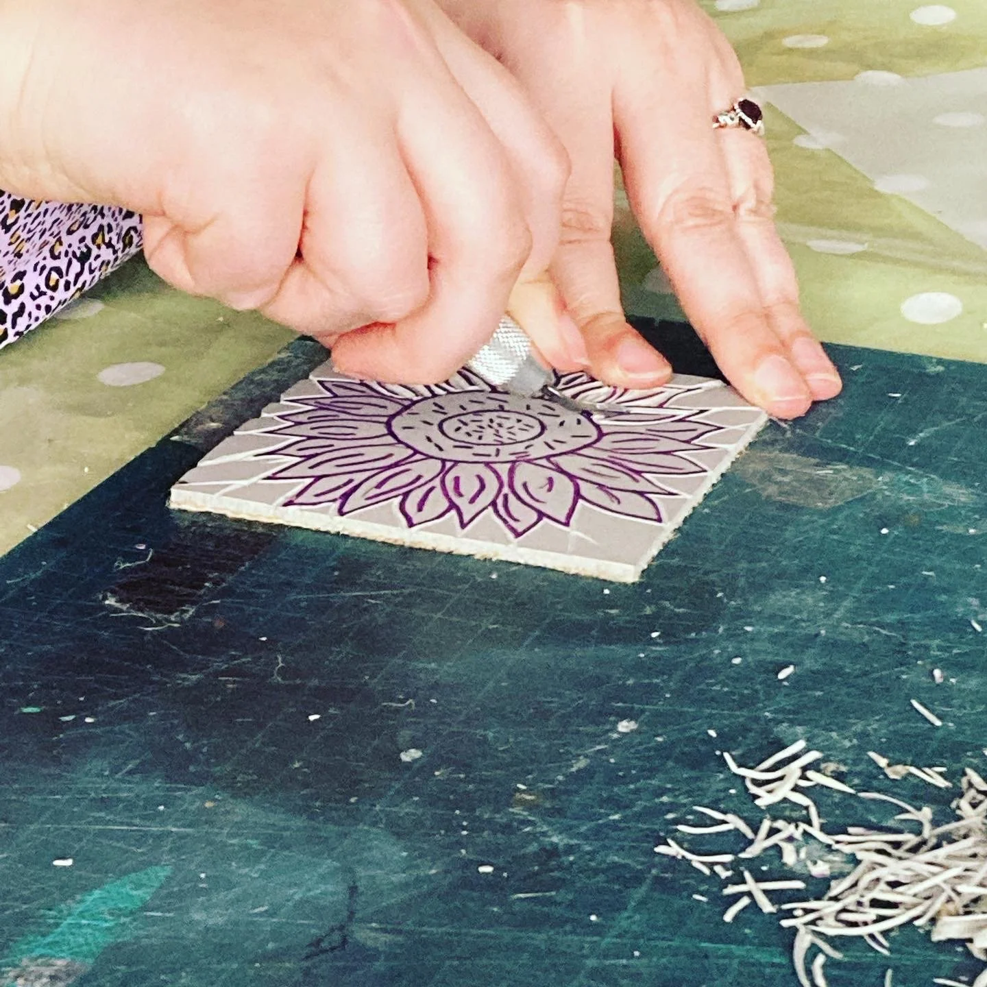 Workshop attendee carving her our sunflower design into her own Lino block for the first time.