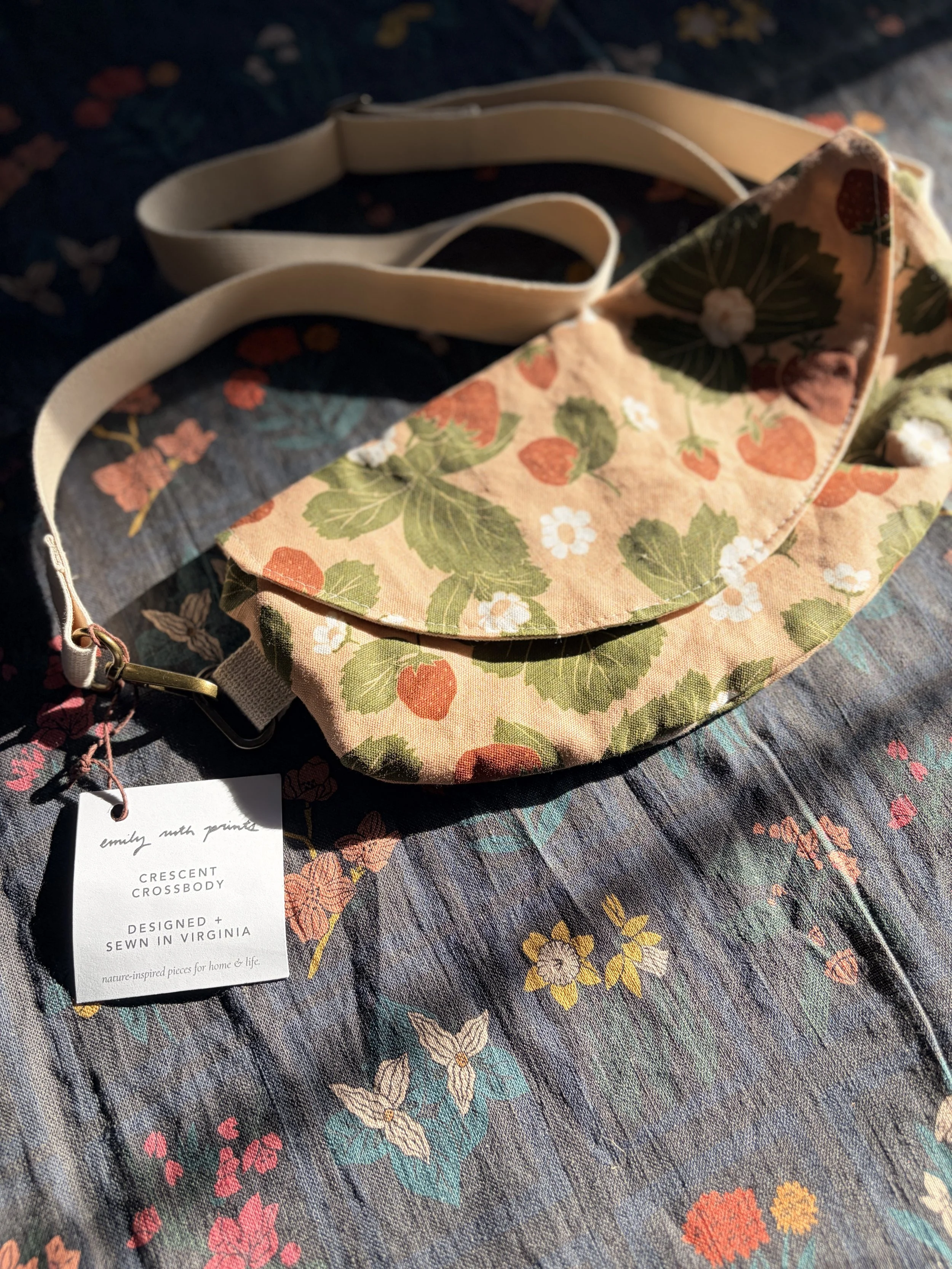 Crescent Crossbody- strawberry
