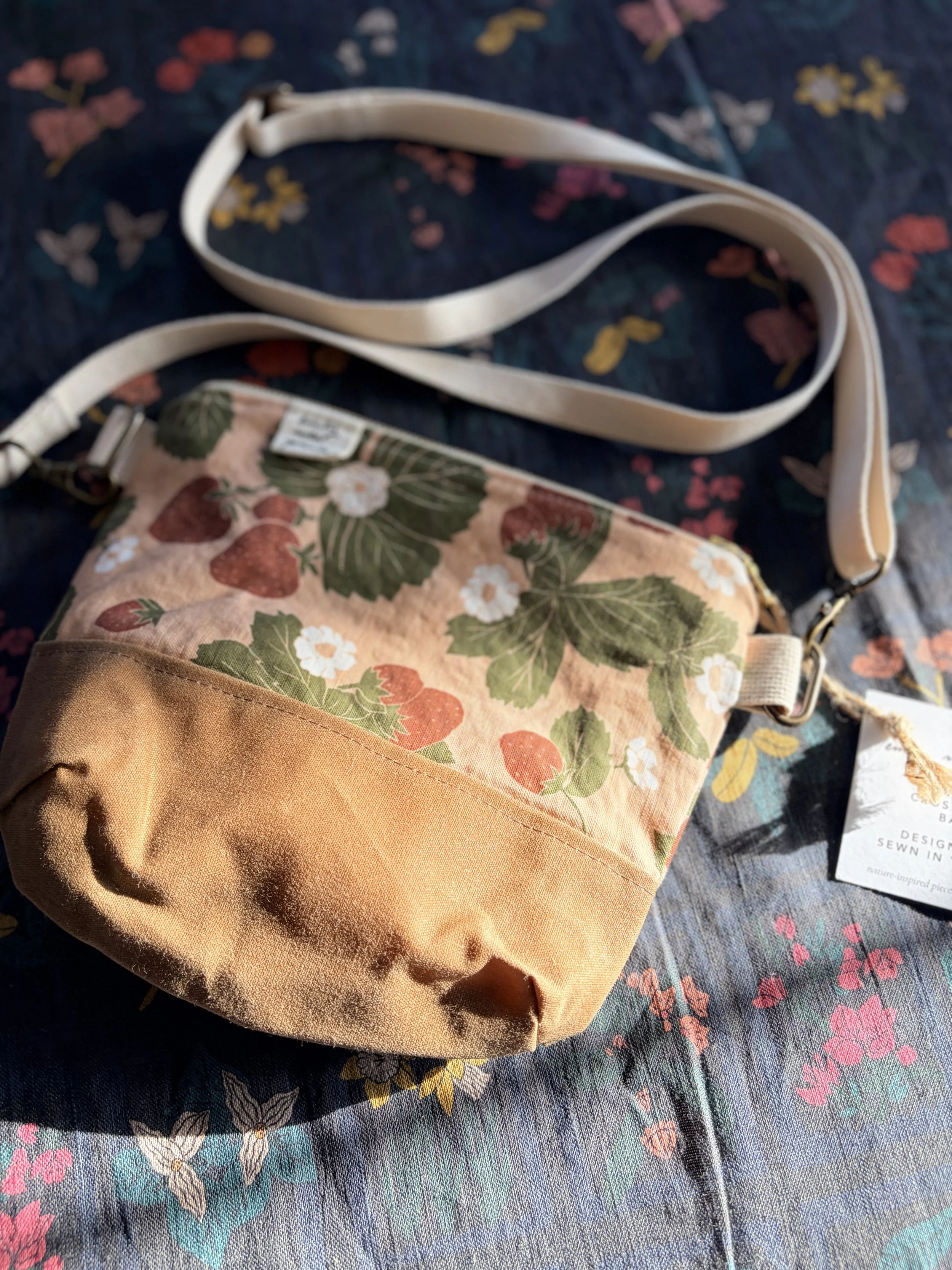 Small Crossbody- Strawberry