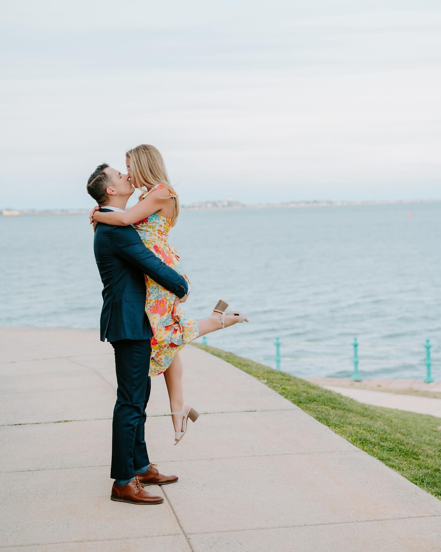 Started off my weekend with these two at Castle Island on Friday and it was SUCH a special way to kick off my wedding season with the first engagement sesh of 2024 🥰

So honored to be a part of your special day @_krysta_lyn_ and even more honored to