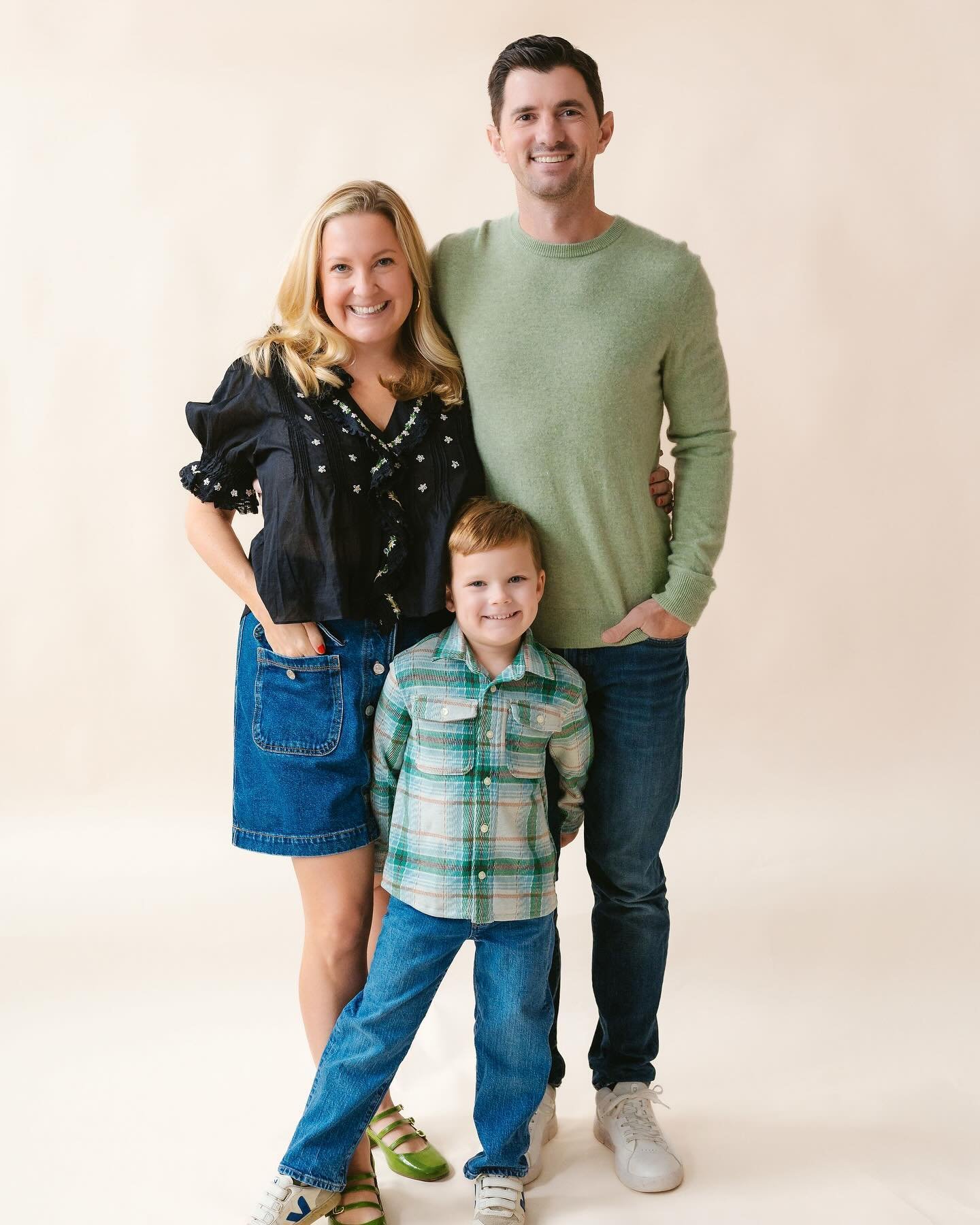Finally finalized not one but TWO fall mini session dates in the studio in November!

Bring in the fam on either November 10th or 17th for a 20 min session for $300 and you&rsquo;ll get 15 digital images delivered within 1-2 weeks

Super simple backd