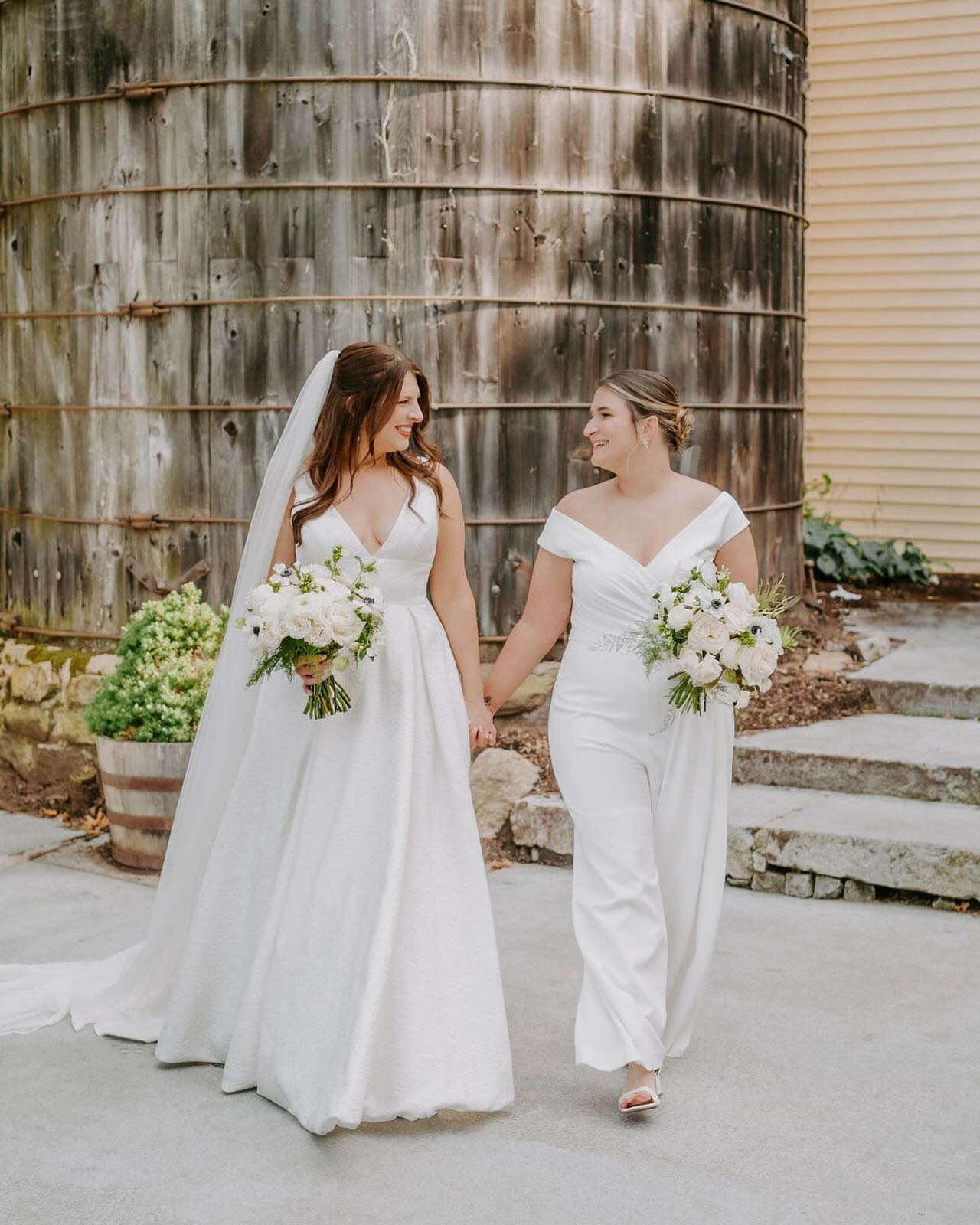 These two are bringing me so much joy this week as I edit the rest of their wedding gallery 🥲 

More photos coming your way super soon @kendallmandozzi @jdozz09