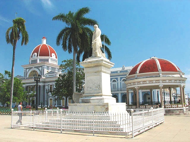 Cienfuegos plaza.JPG