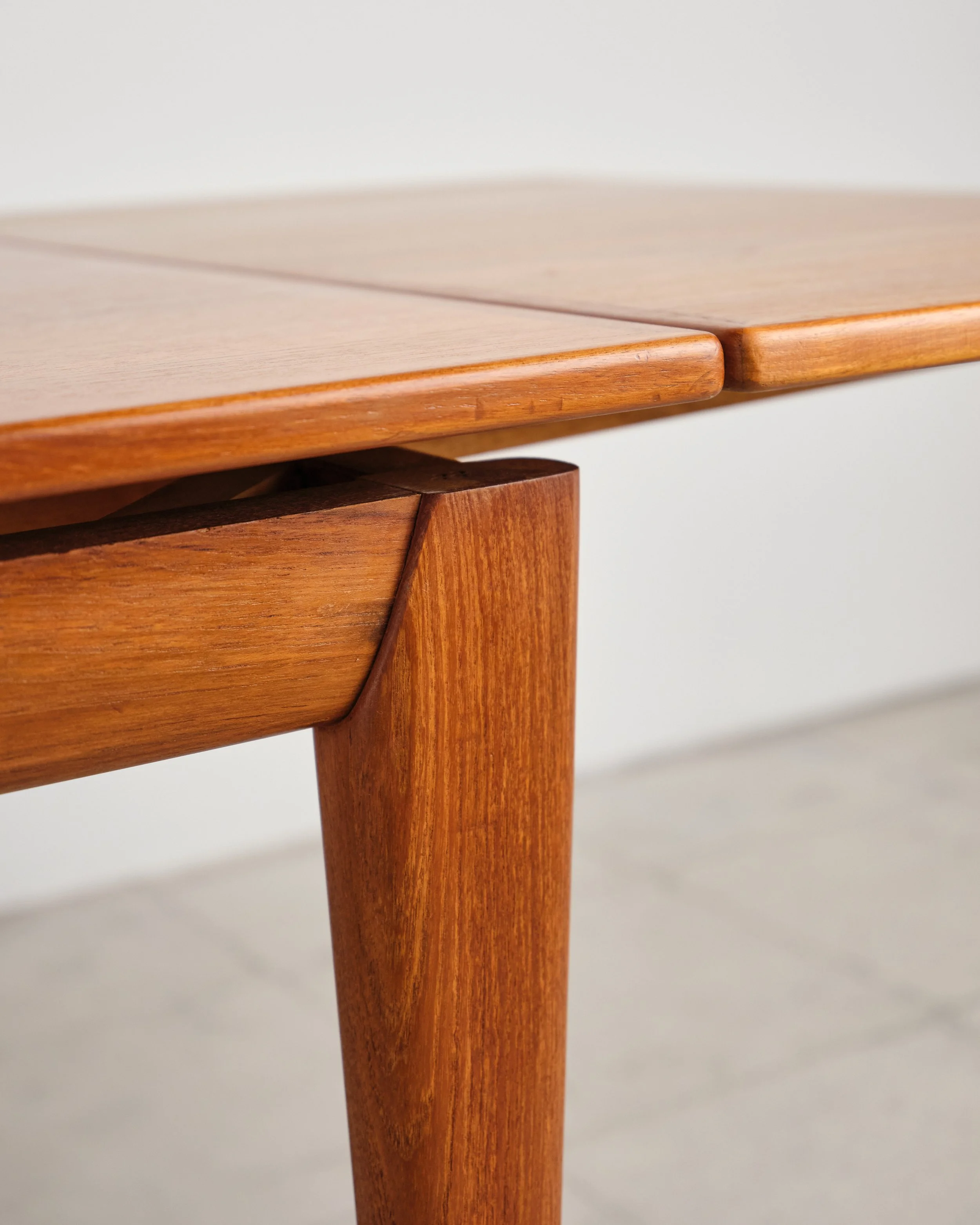 niels-moller-dining-table-teak-esstisch-mid-century-modern-furniture-mucmodern-24.jpg