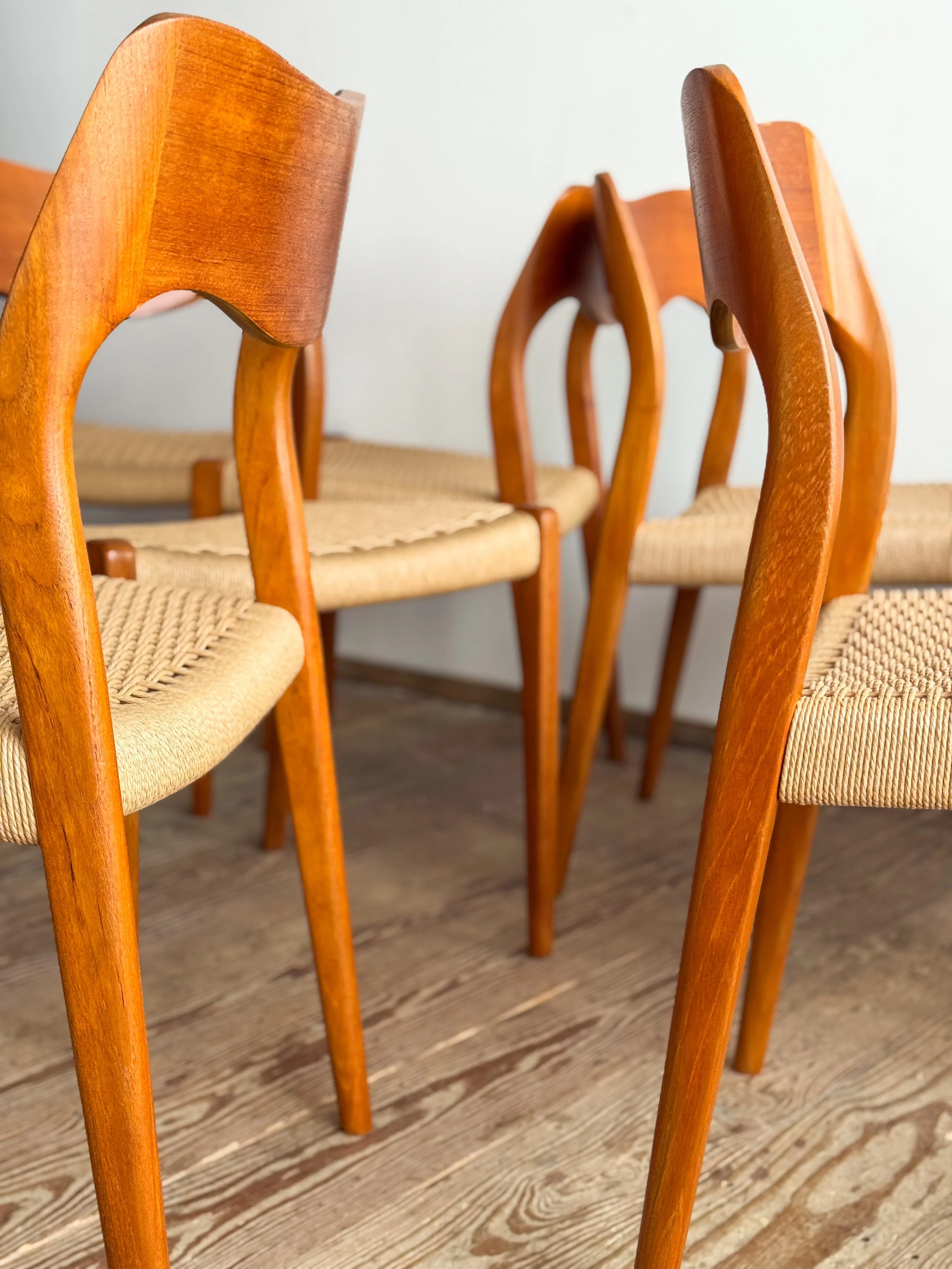 niels-moller-chairs-71-mid-century-modern-furniture-mucmodern-14.jpg