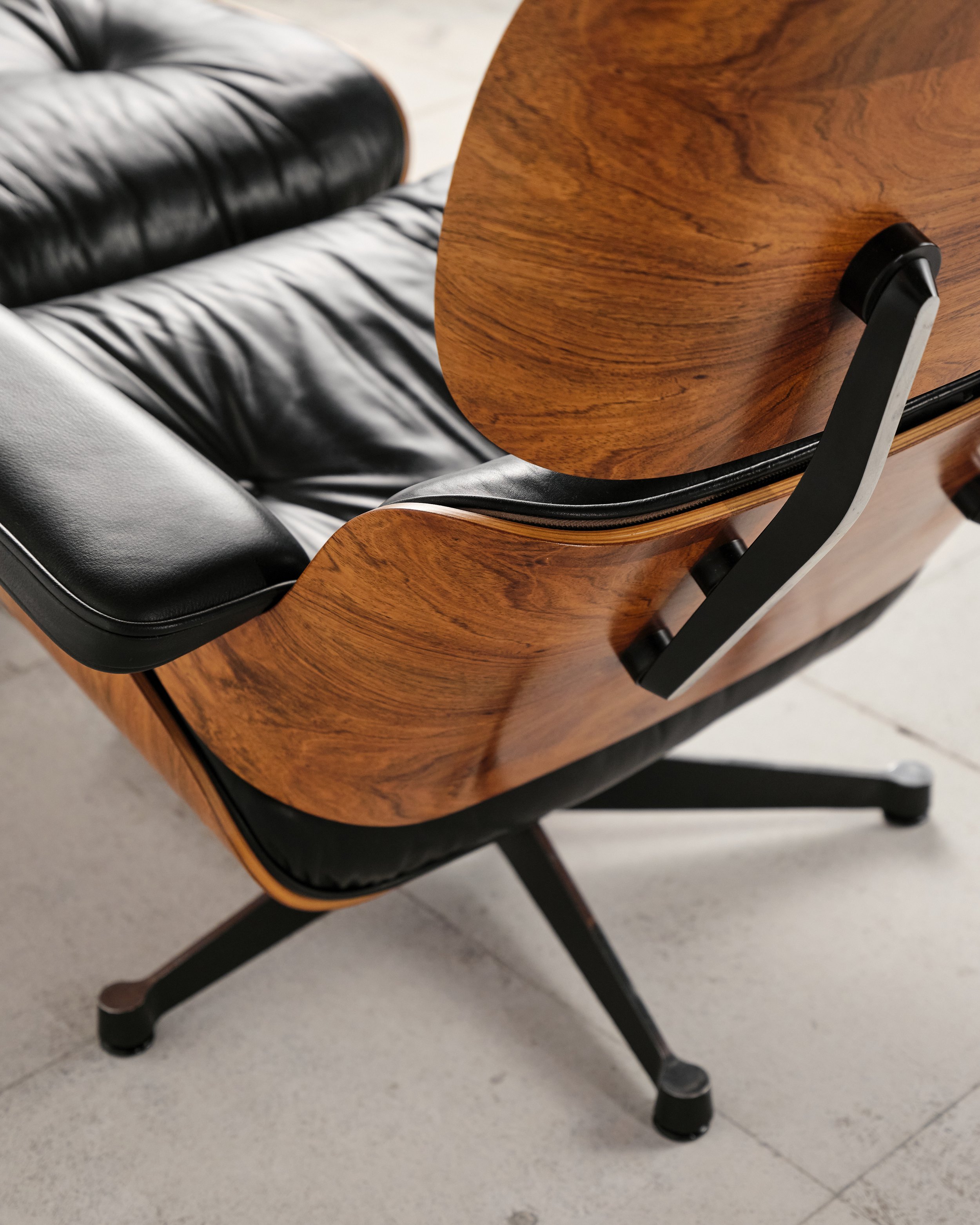 eames-lounge-chair-rosewood-palisander-vitra-herman-miller-mid-century-modern-furniture-mucmodern-14.jpg