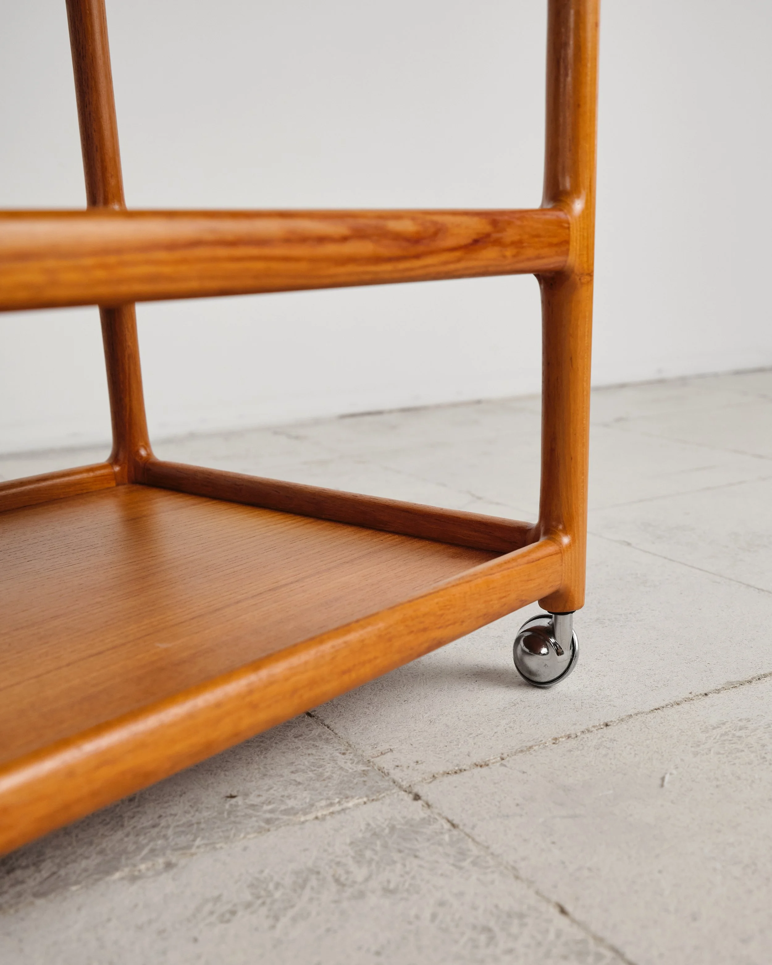 bar-cart-trolley-Johannes-andersen-silkeborg-mid-century-modern-furniture-mucmodern-16.jpg