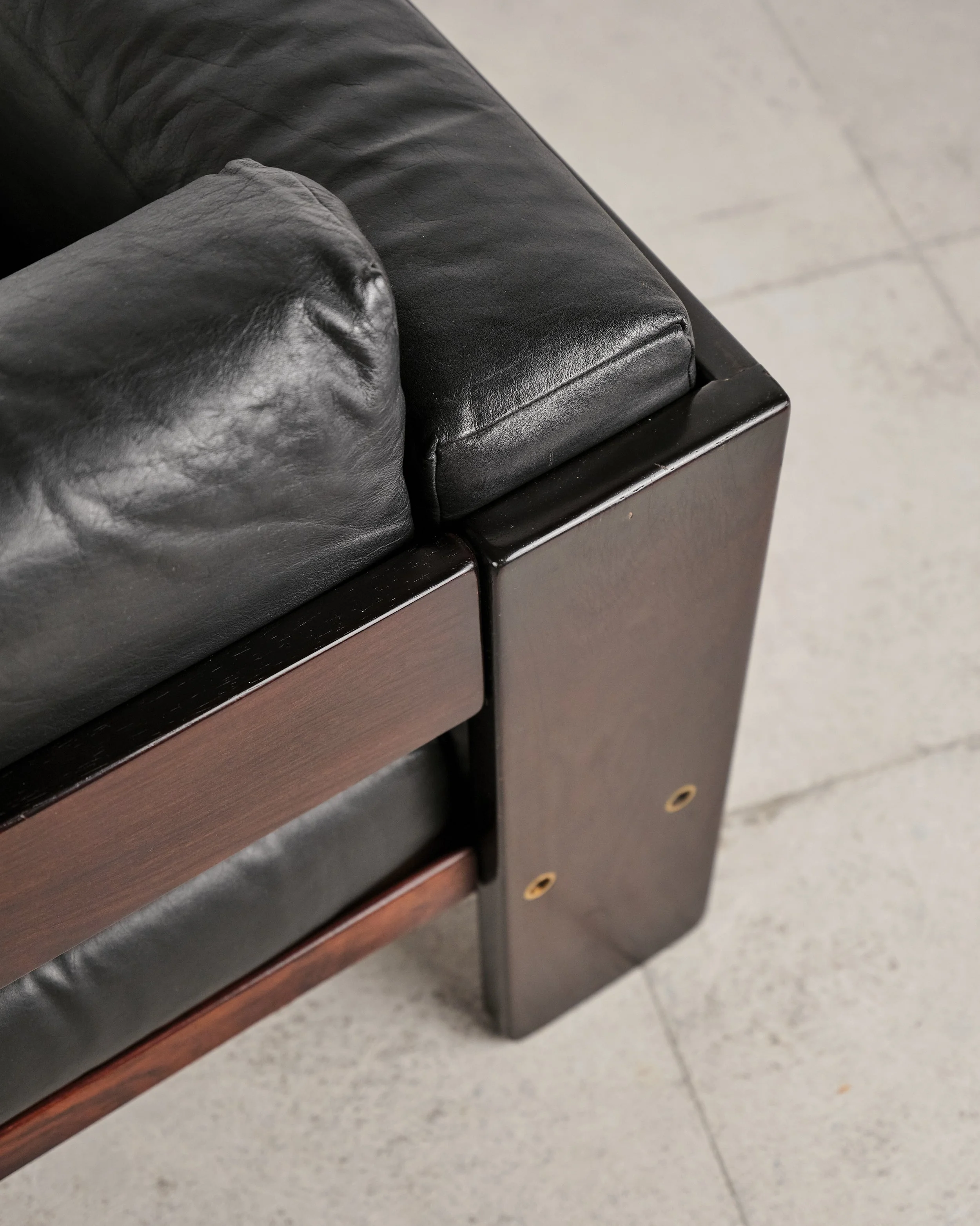 bastiano-sofa-tobia-scarpa-gavina-mid-century-modern-furniture-mucmodern-22.jpg