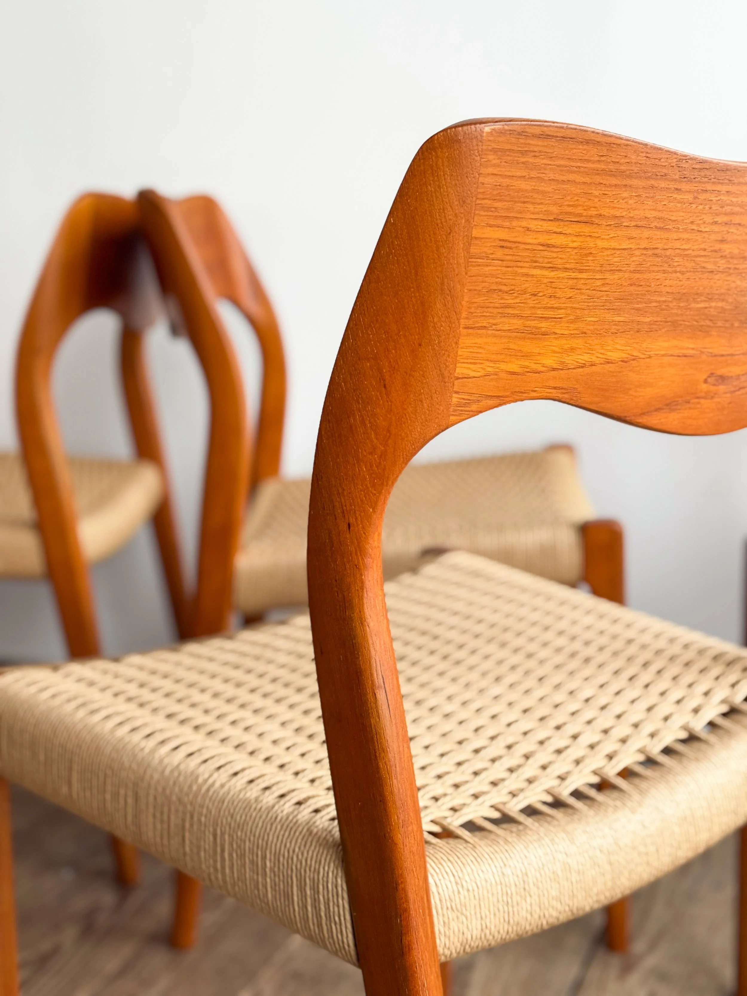 niels-moller-chairs-71-mid-century-modern-furniture-mucmodern-11.jpg