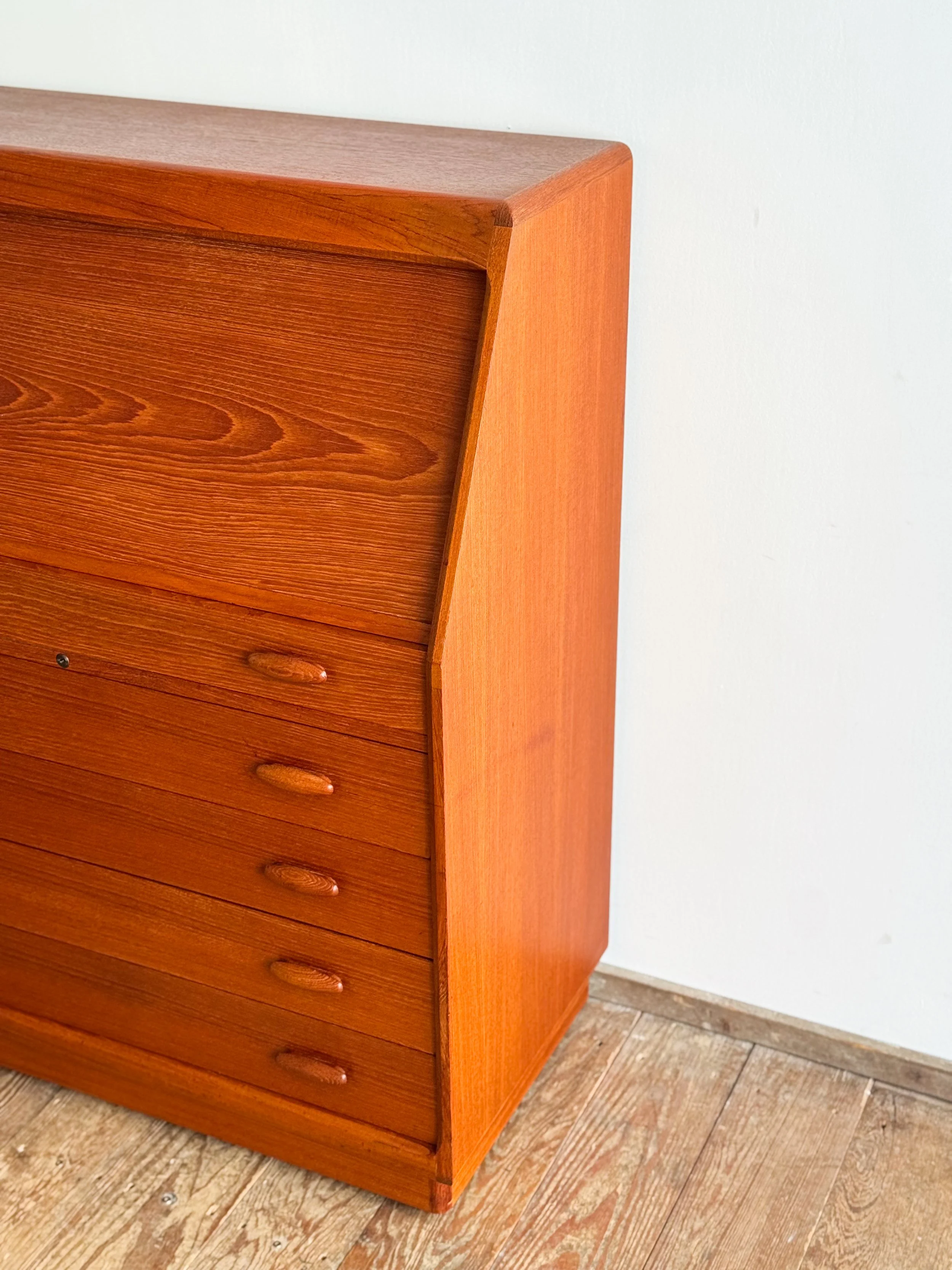 dyrlund-sekretär-secretary-desk-teak-mid-century-modern-furniture-mucmodern-10.jpg