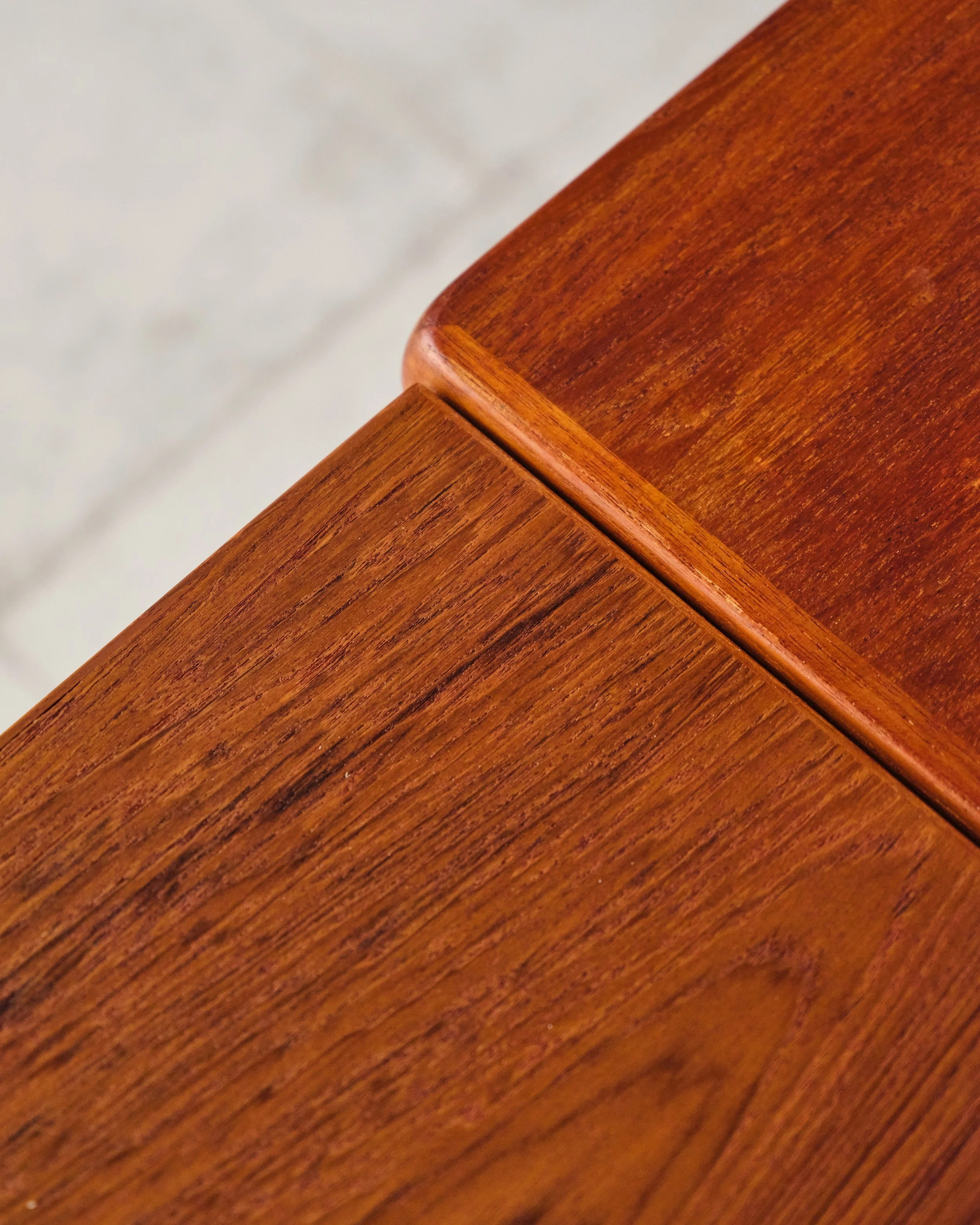 Tisch-table-henning-kjaernulf-mid-century-modern-furniture-mucmodern-23.jpg