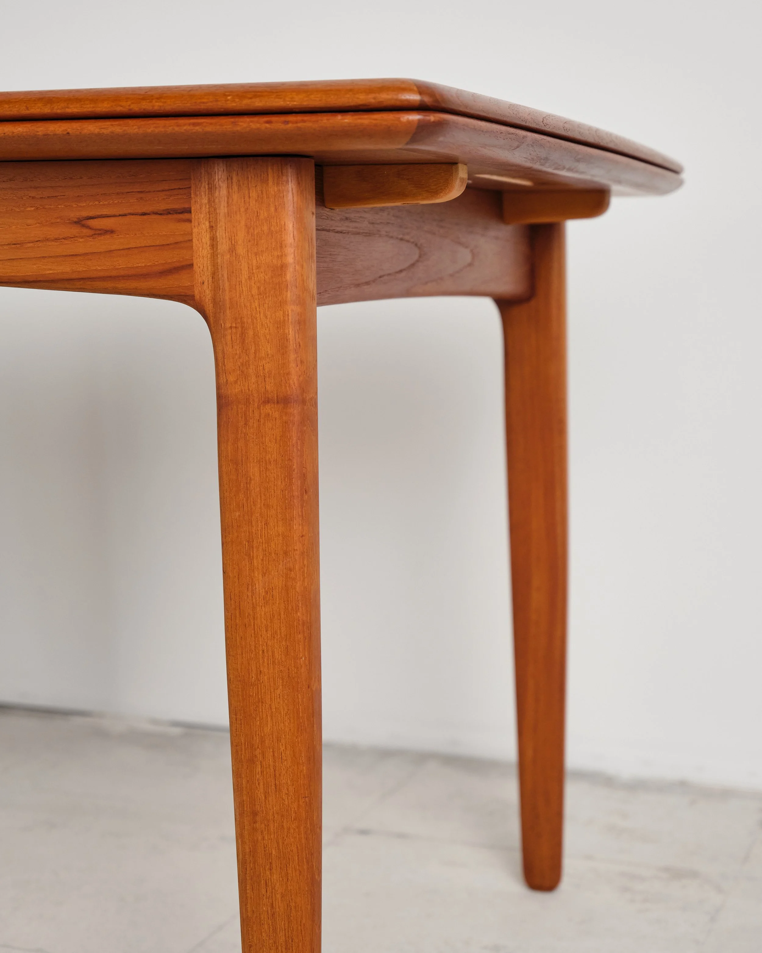Tisch-table-svend-aage-madsen-mid-century-modern-furniture-mucmodern-12.jpg