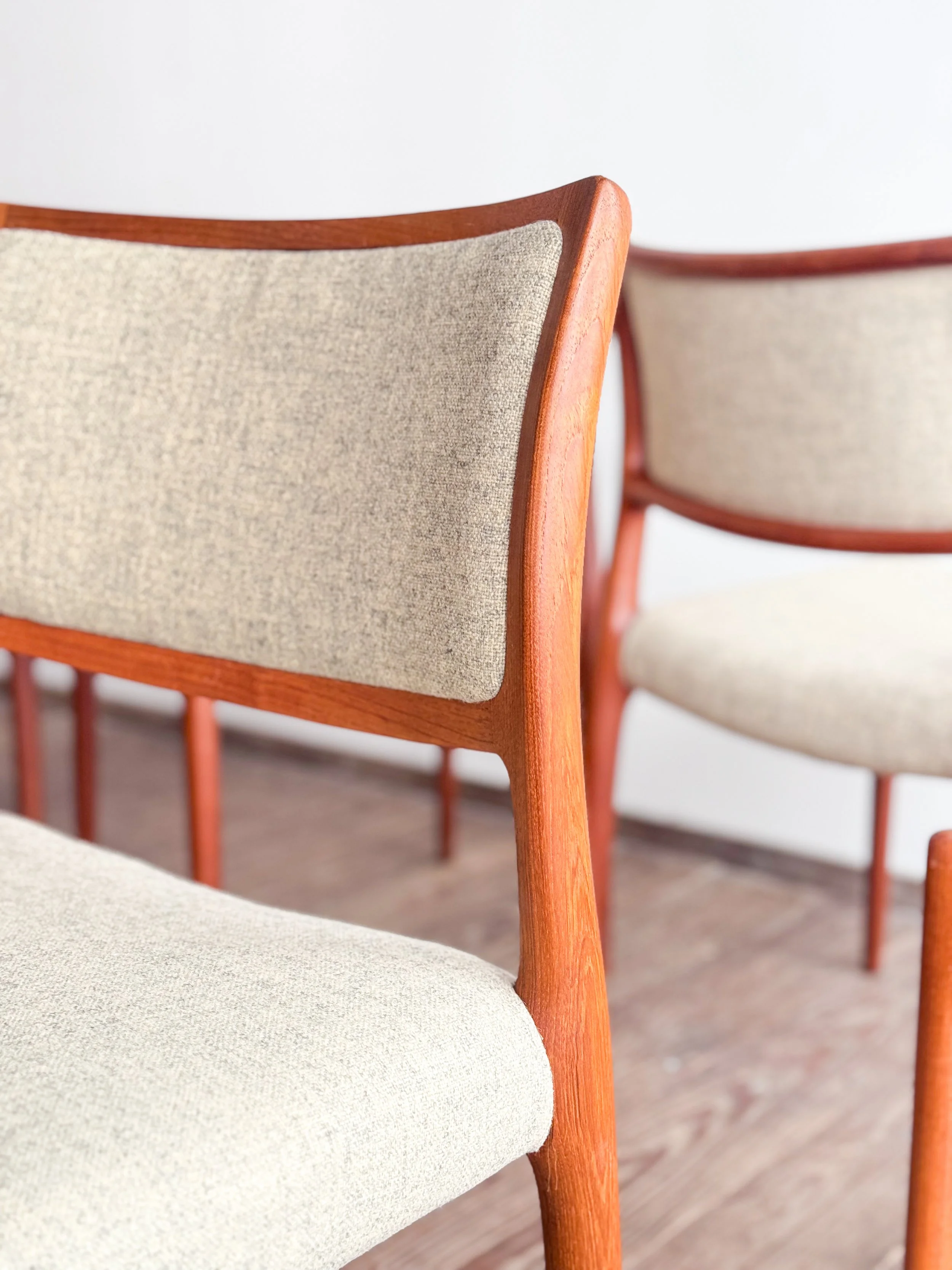 niels-moller-chairs-80-mid-century-modern-furniture-mucmodern-11.jpg