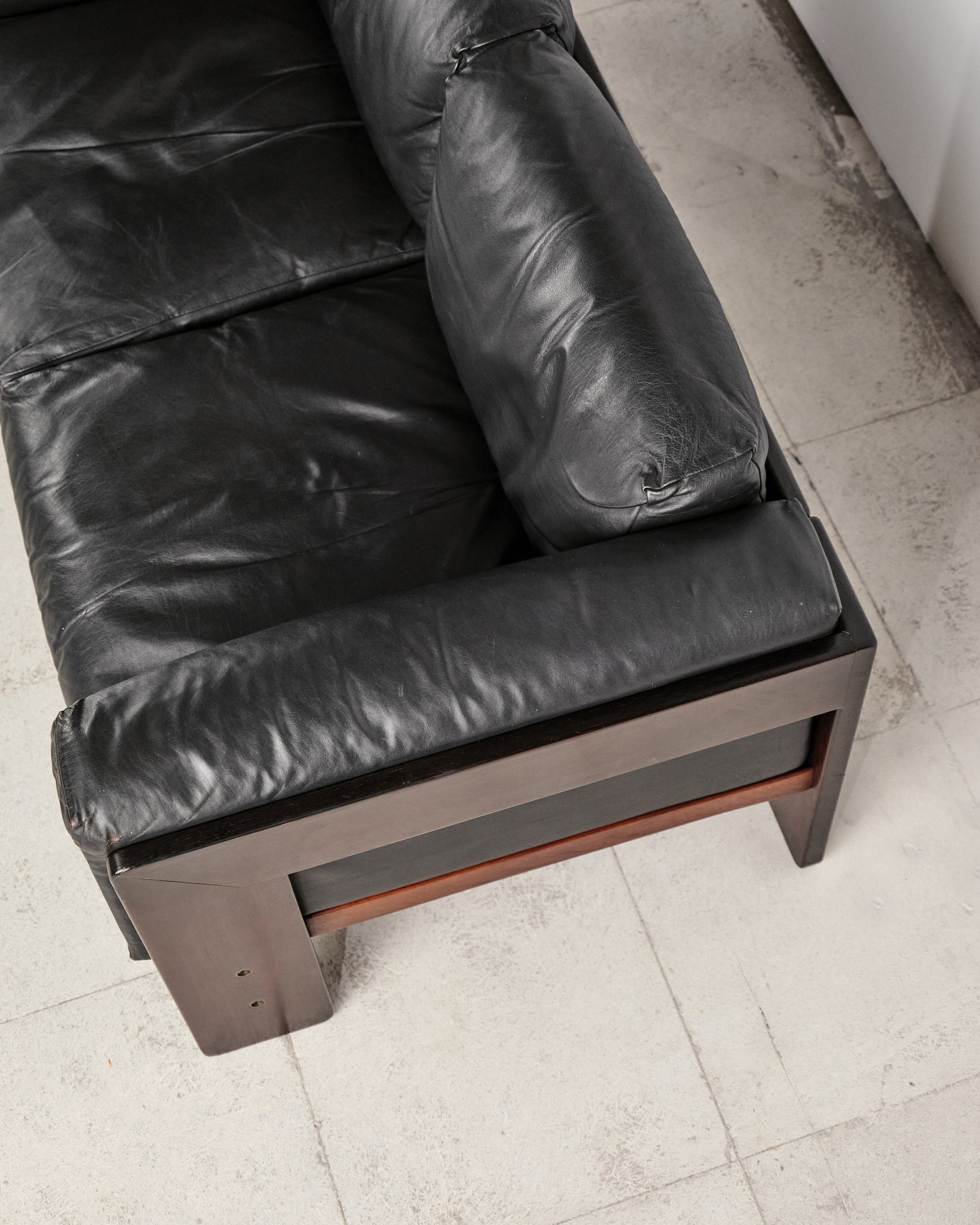 bastiano-sofa-tobia-scarpa-gavina-mid-century-modern-furniture-mucmodern-17.jpg