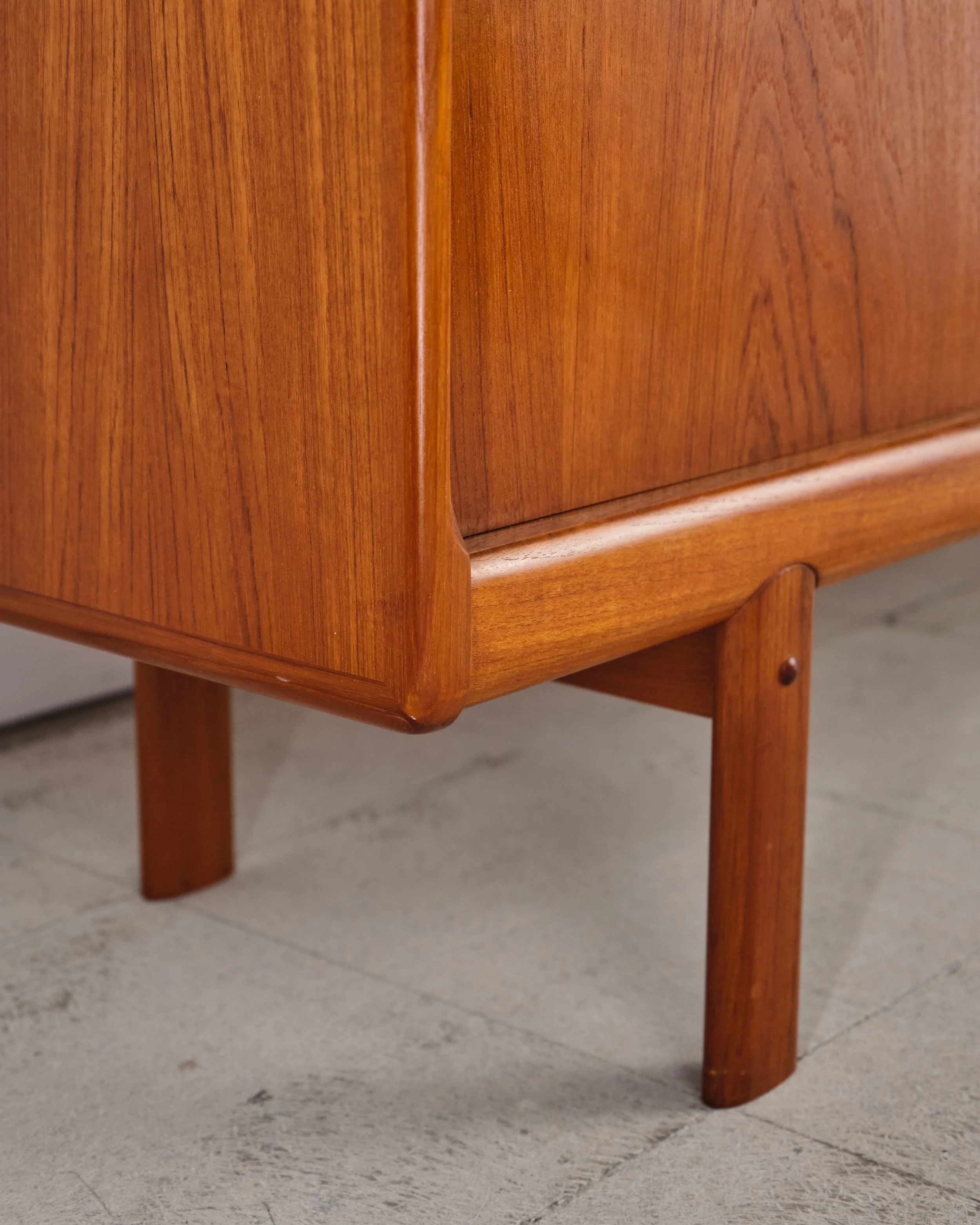 henry-w-klein-credenza-bramin-sideboard-teak-anrichte-mid-century-modern-furniture-mucmodern-21.jpg