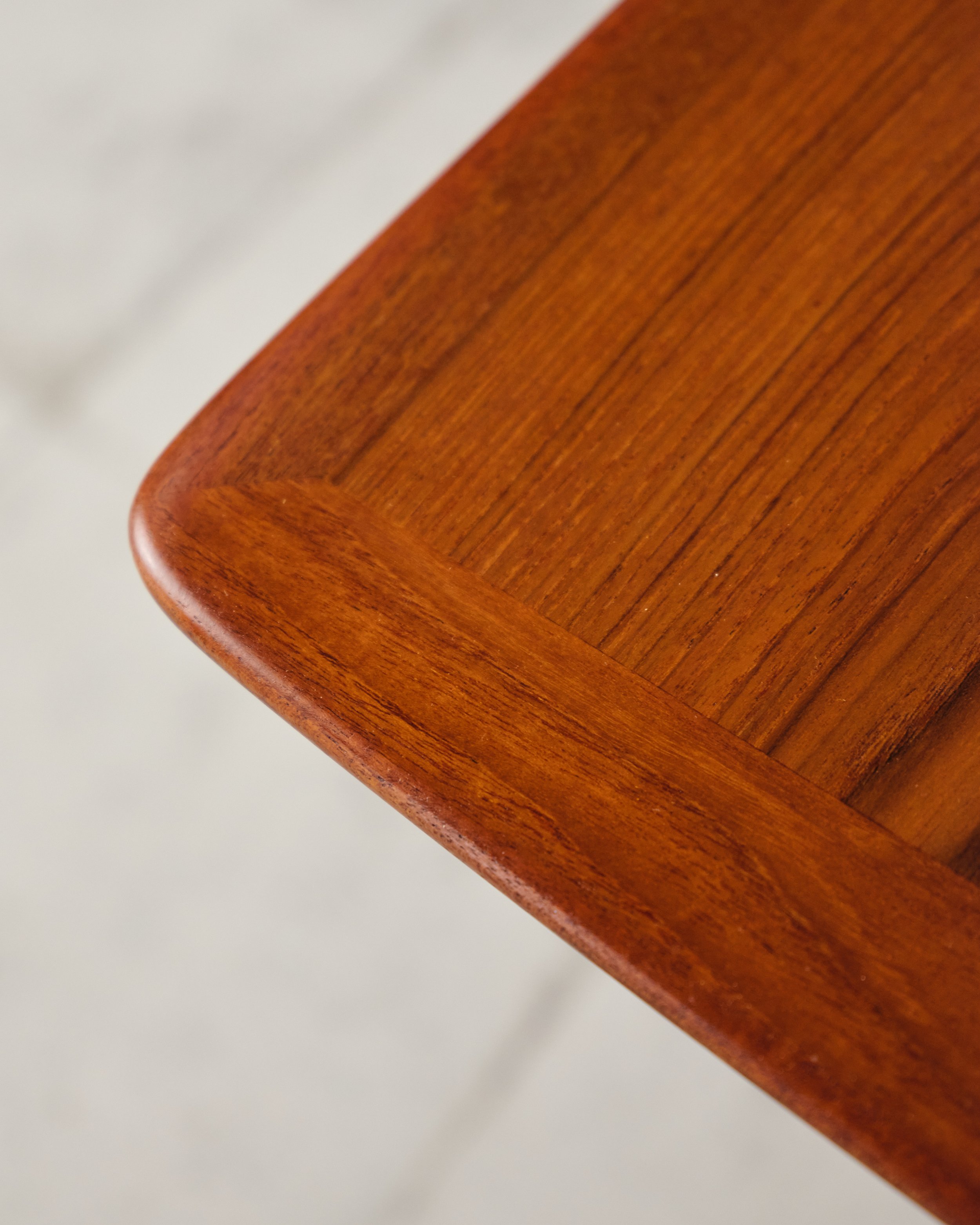 Tisch-table-svend-aage-madsen-mid-century-modern-furniture-mucmodern-18.jpg