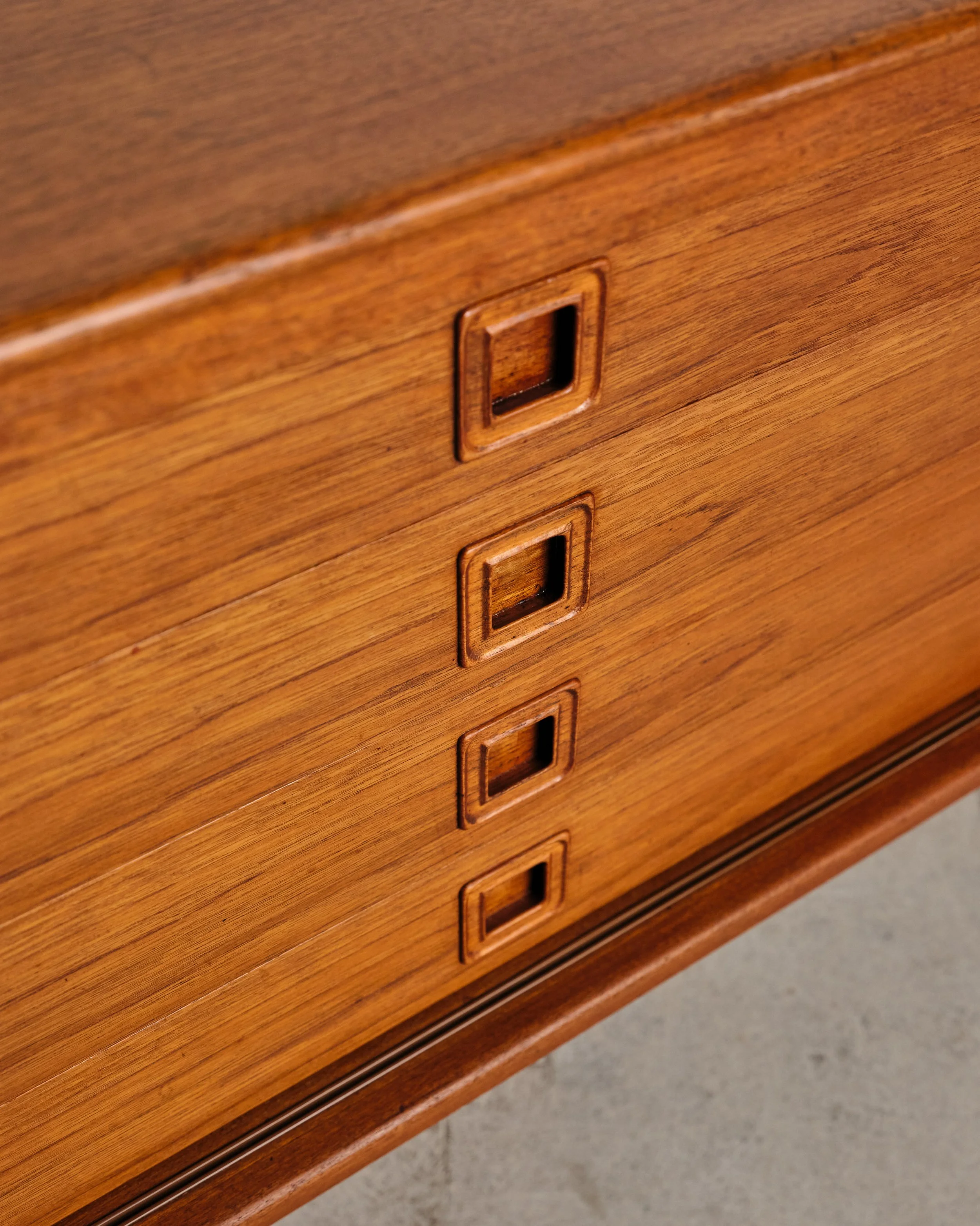 henry-w-klein-credenza-bramin-sideboard-teak-anrichte-mid-century-modern-furniture-mucmodern-22.jpg