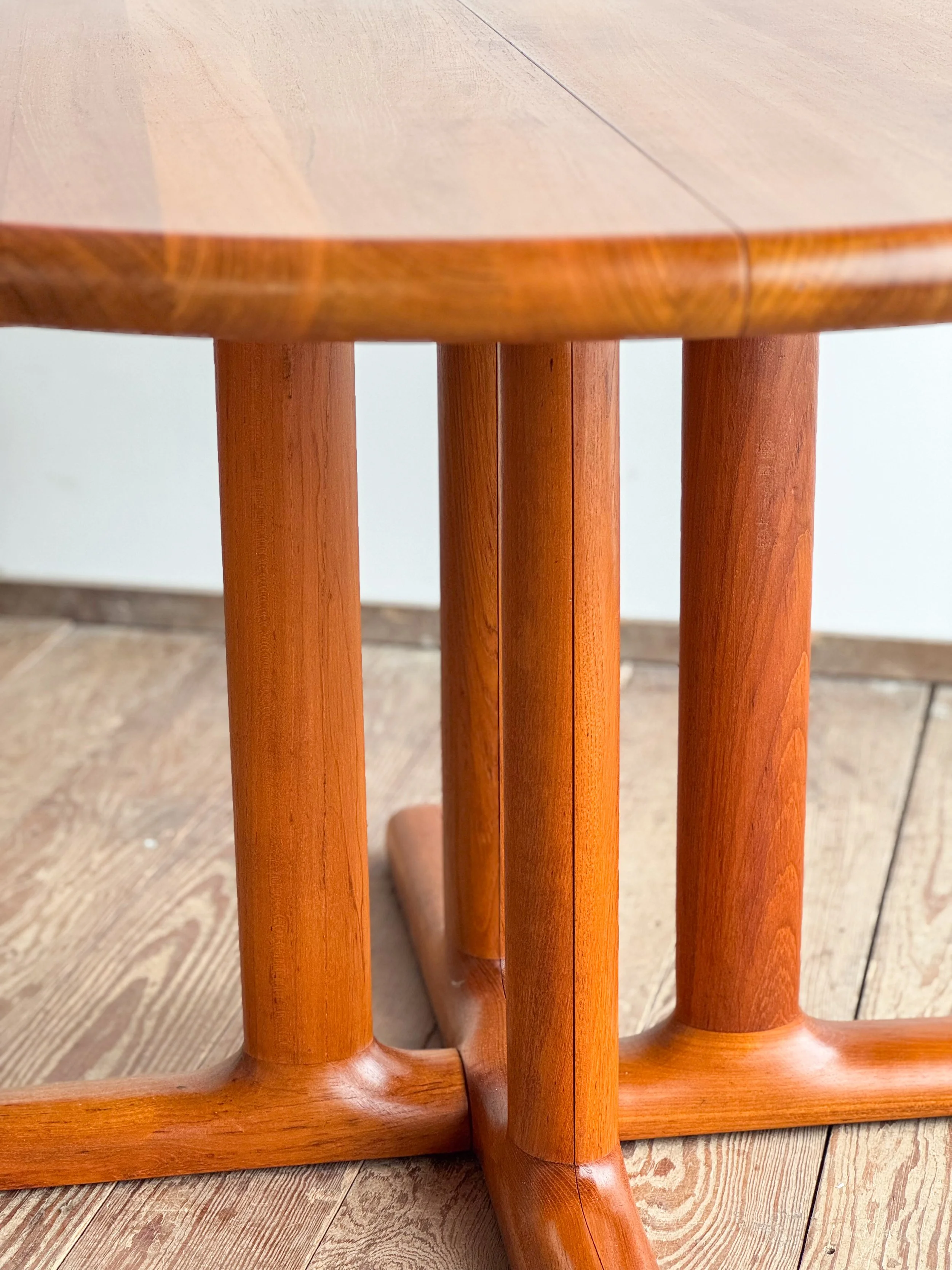 dyrlund-esstisch-rund-ausziehbar-teak-mid-century-modern-furniture-mucmodern-12.jpg