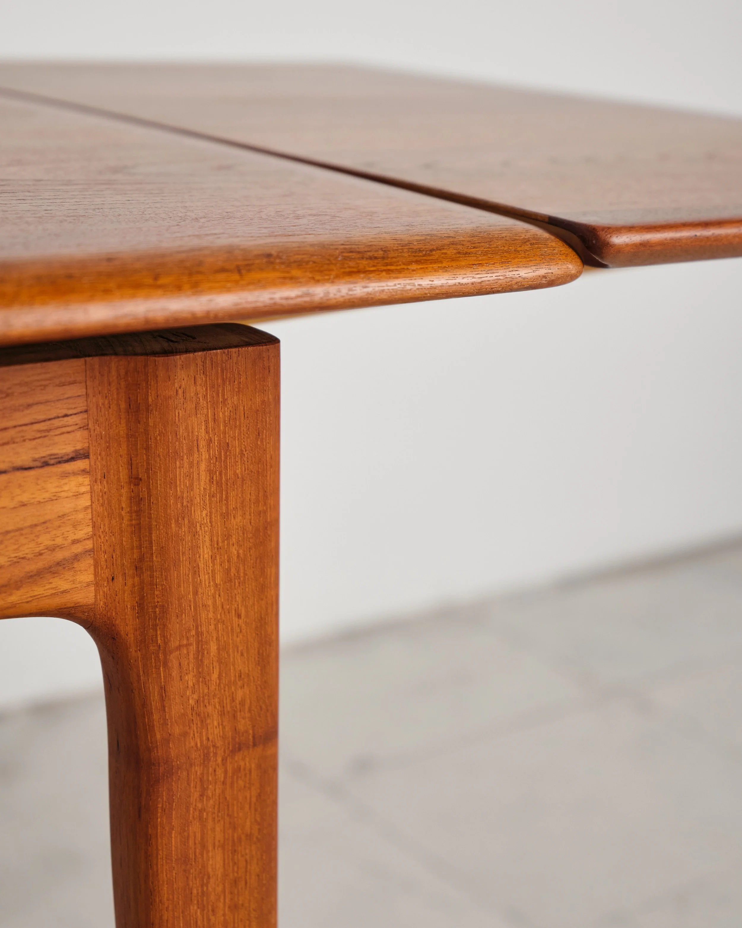 Tisch-table-svend-aage-madsen-mid-century-modern-furniture-mucmodern-19.jpg
