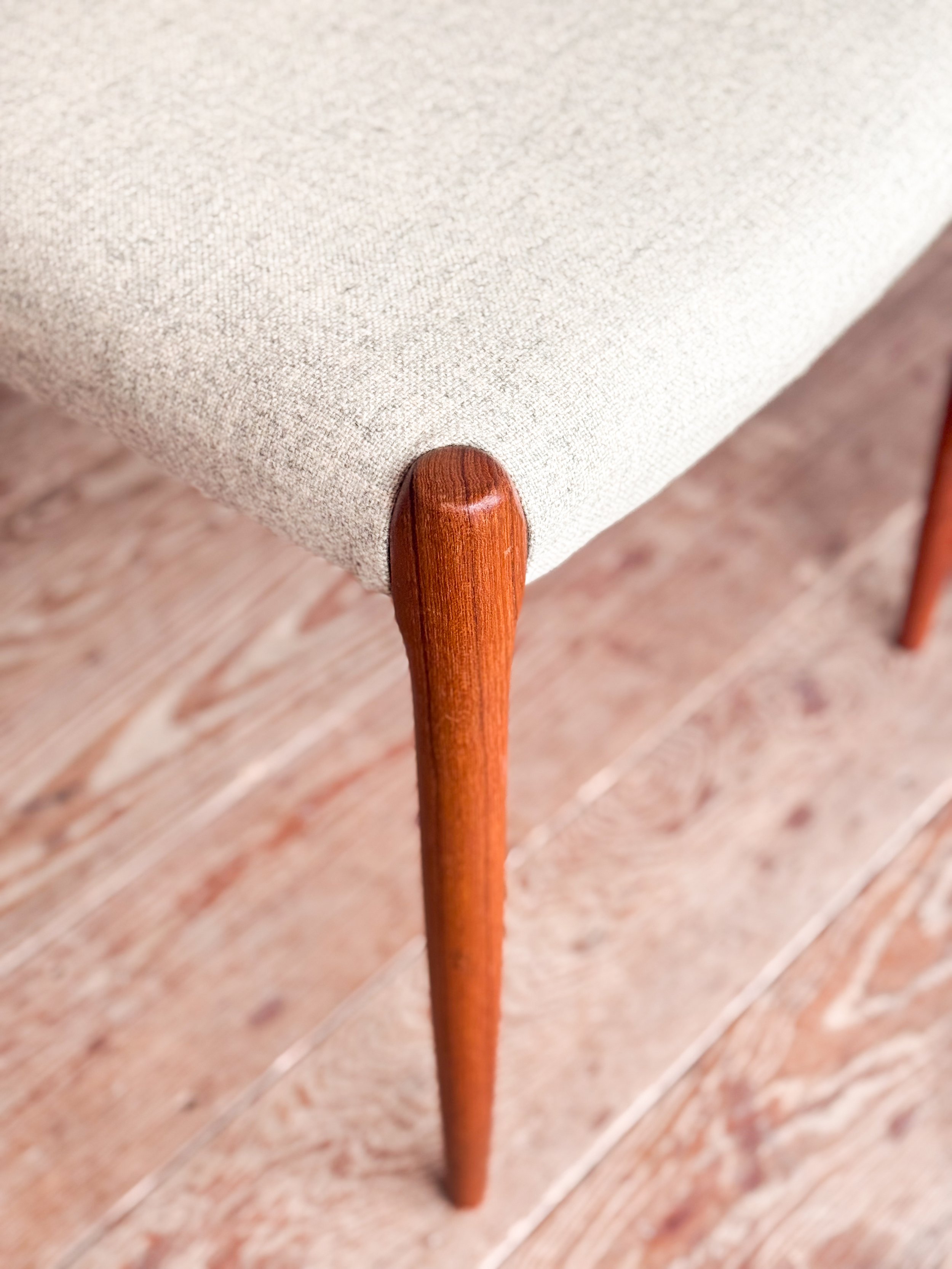 niels-moller-chairs-80-mid-century-modern-furniture-mucmodern-12.jpg