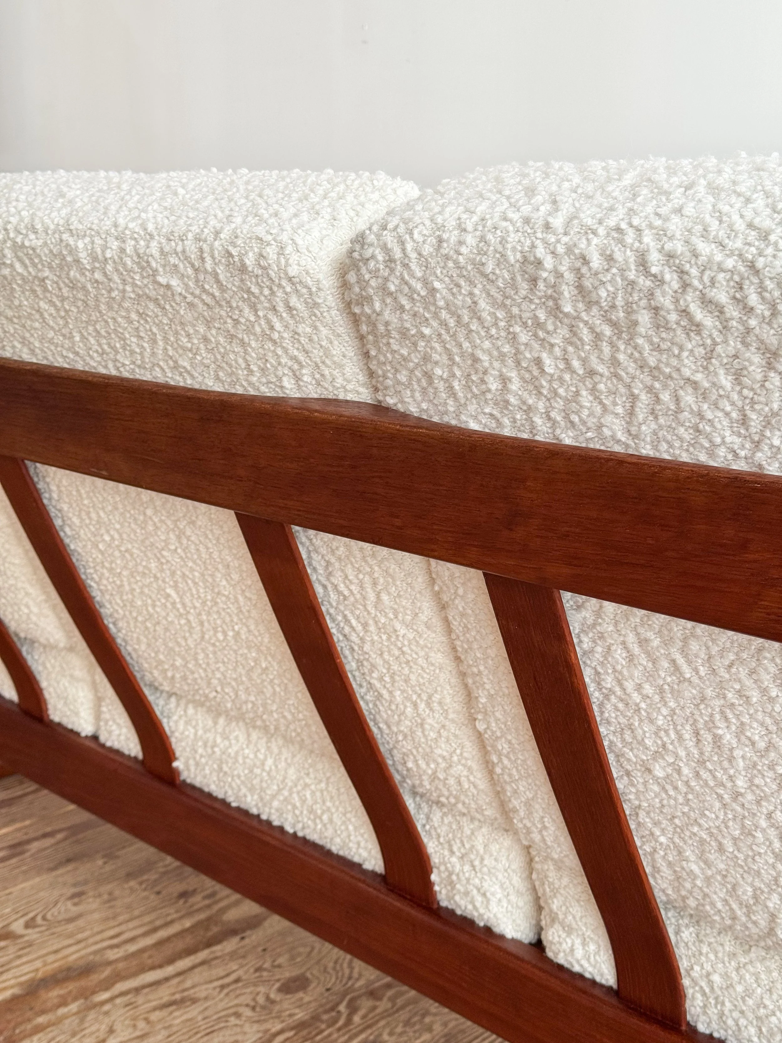 sofa-peter-hvidt-fd130-teak-mid-century-modern-furniture-mucmodern-17.jpg