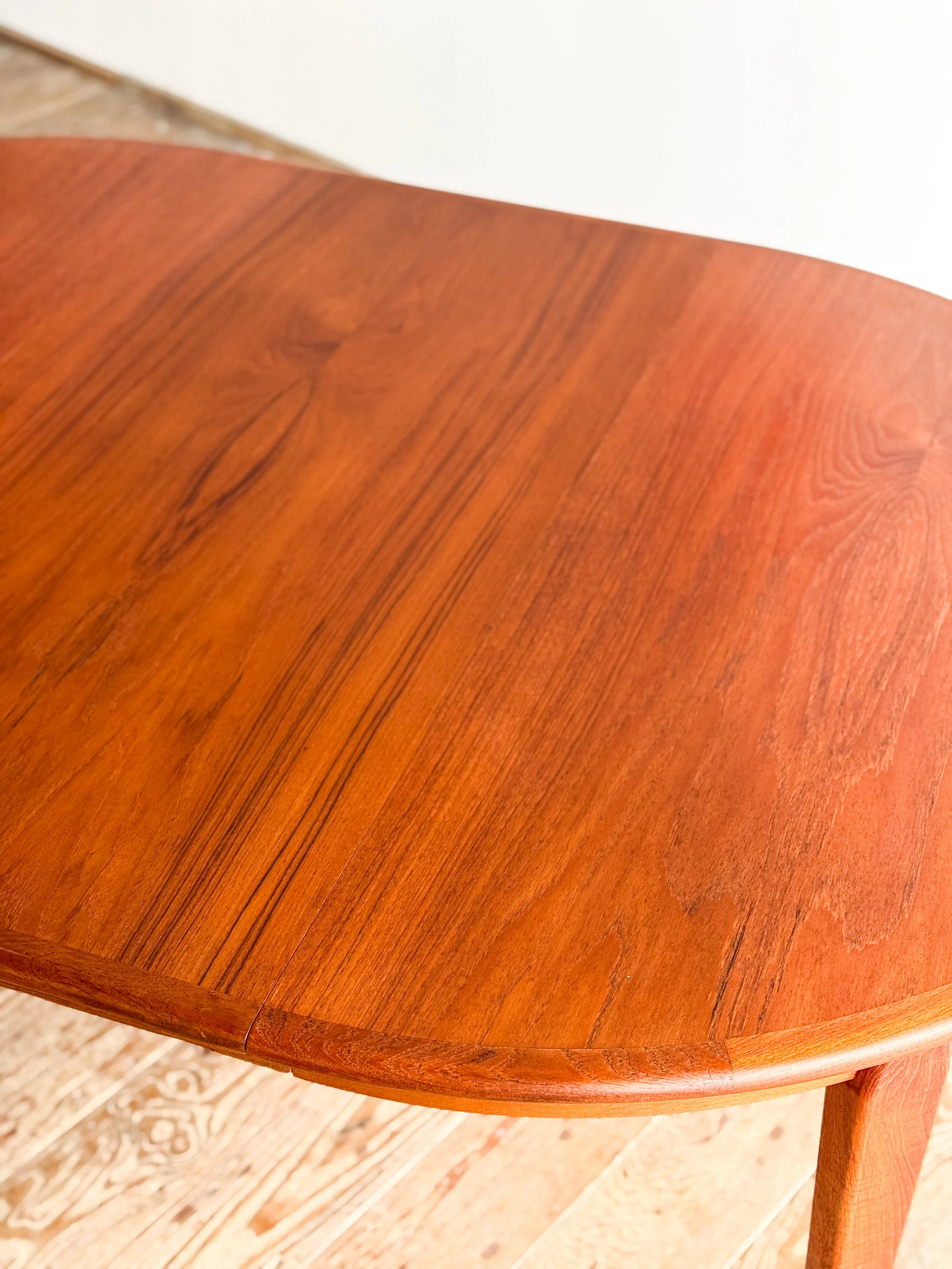 Erweiterbarer-runder-Esstisch-table-mid-century-modern-furniture-mucmodern-13.jpg