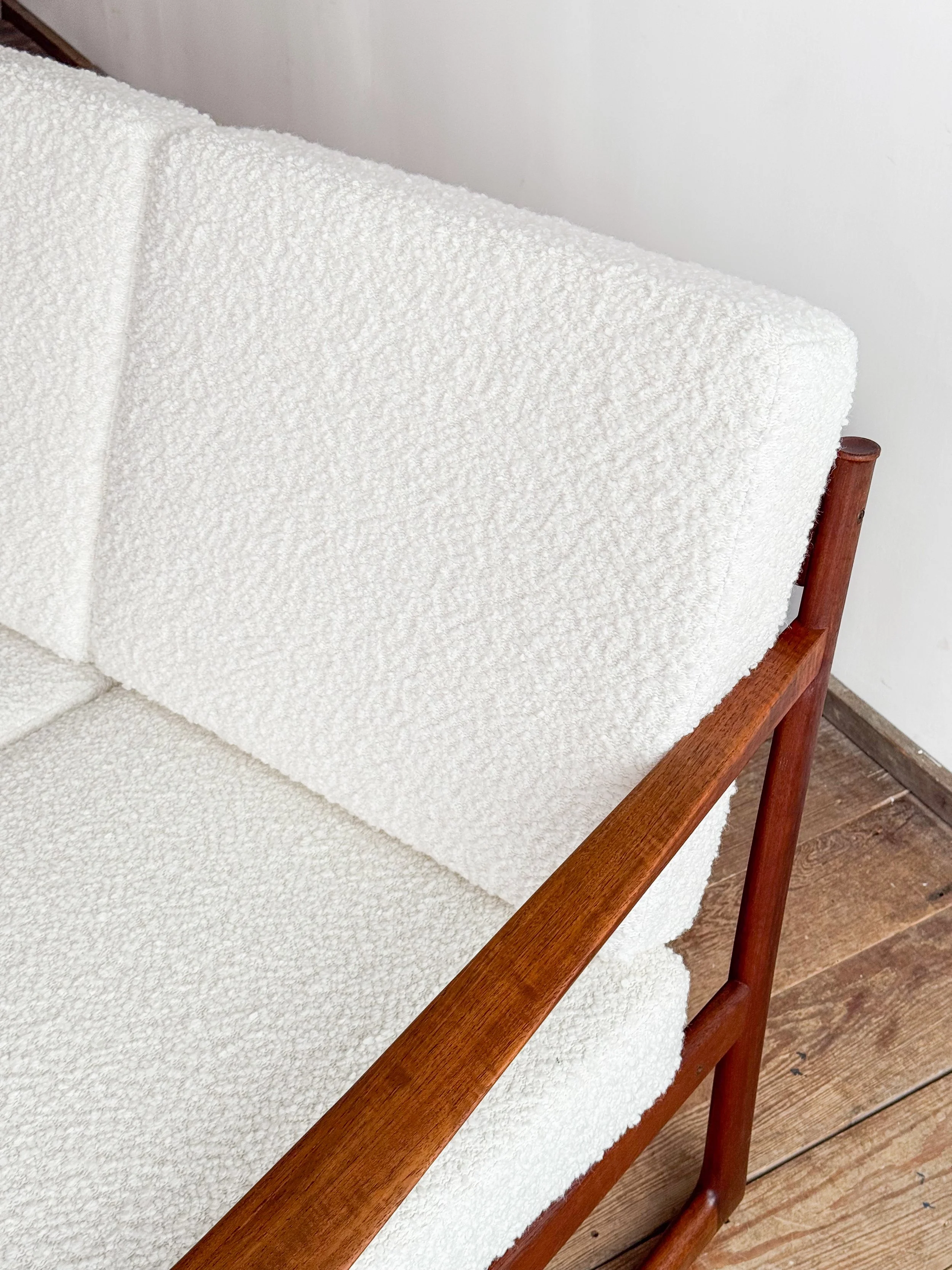 sofa-peter-hvidt-fd130-teak-mid-century-modern-furniture-mucmodern-20.jpg