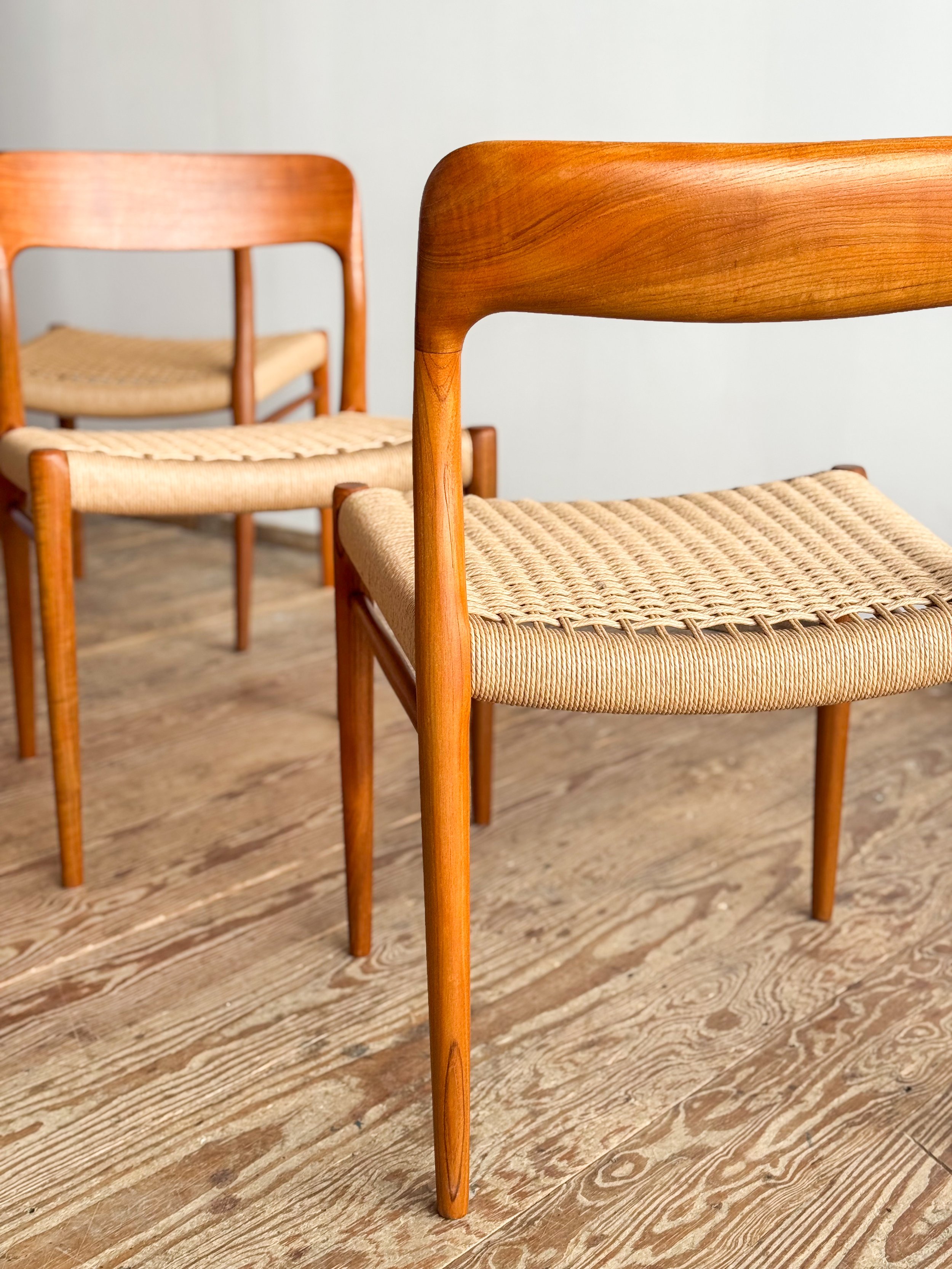 niels-moller-chairs-75-mid-century-modern-furniture-mucmodern-6.jpg