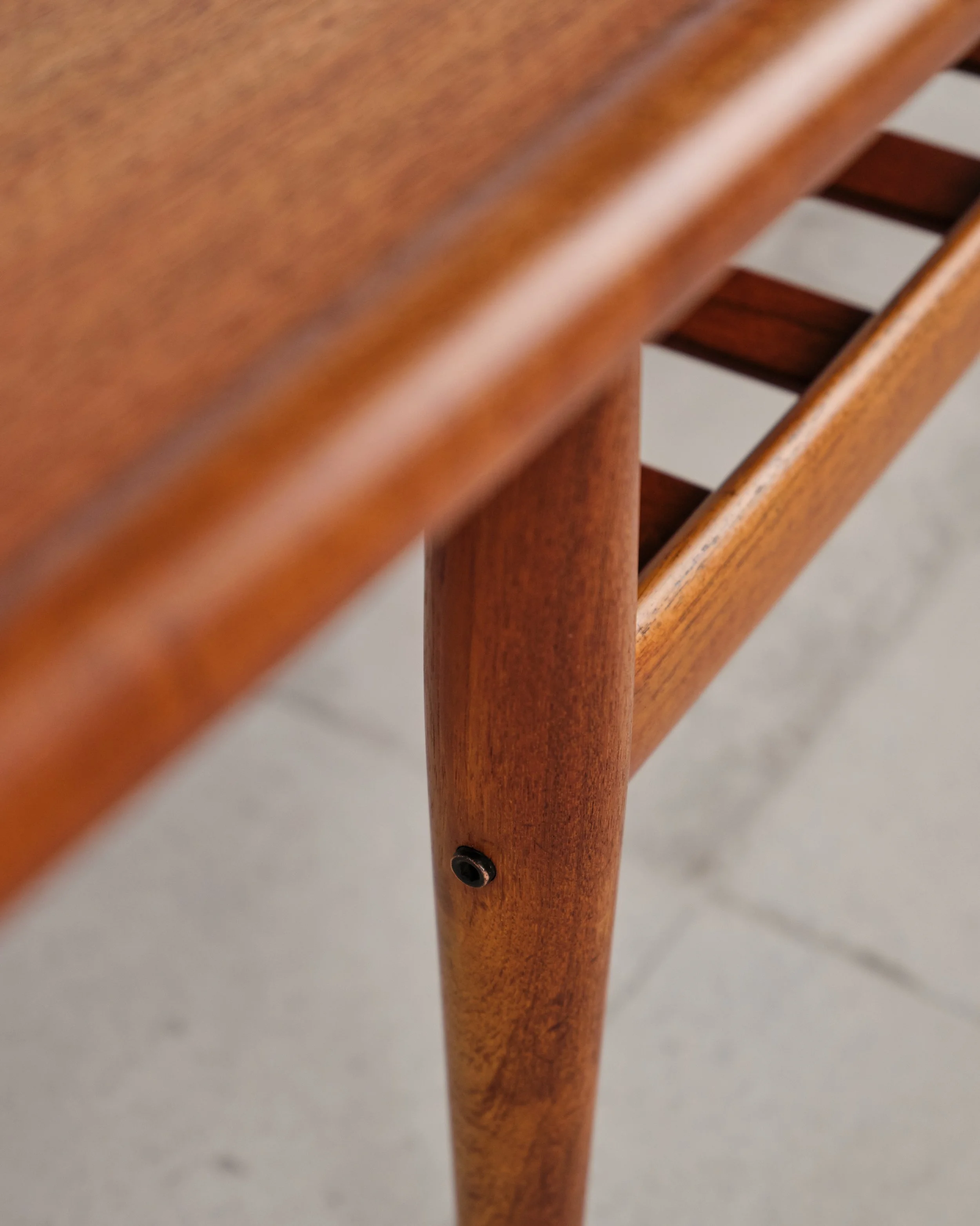 sofatisch-coffee-table-grete-jalk-mid-century-modern-furniture-mucmodern-13.jpg