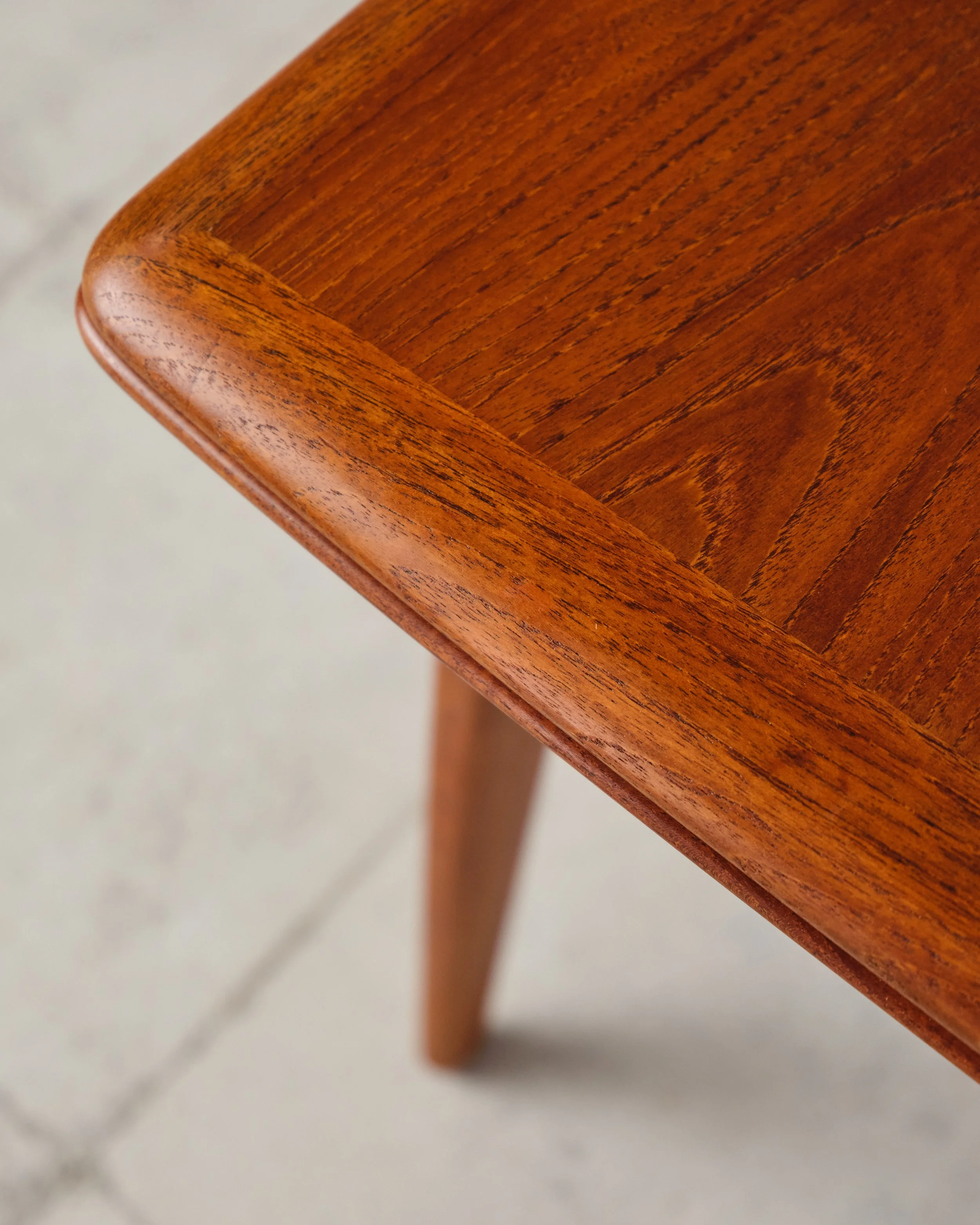Tisch-table-svend-aage-madsen-mid-century-modern-furniture-mucmodern-10.jpg