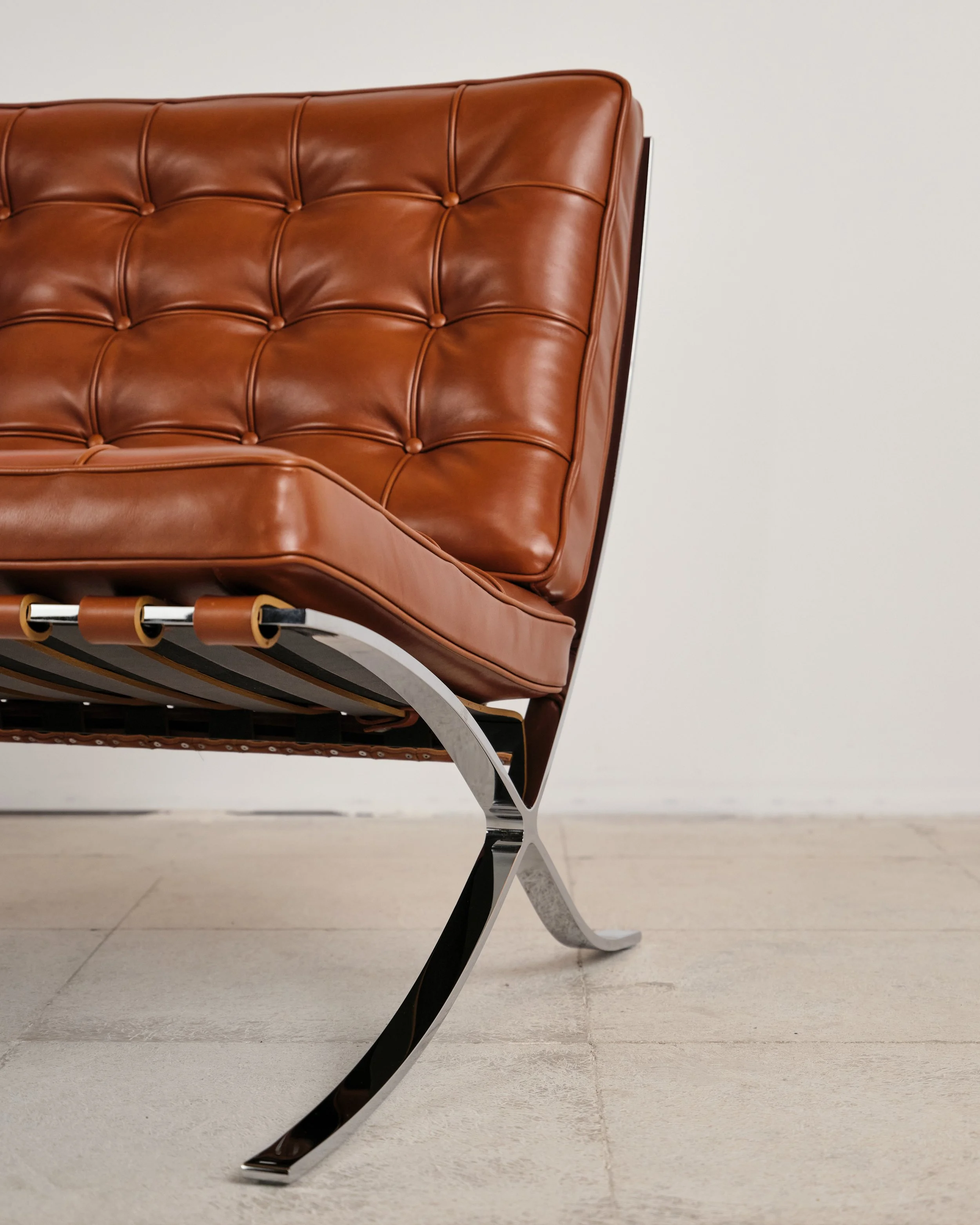 barcelona-chair-lounge-mies-van-der-rohe-knoll-international-bauhaus-mucmodern-29.jpg