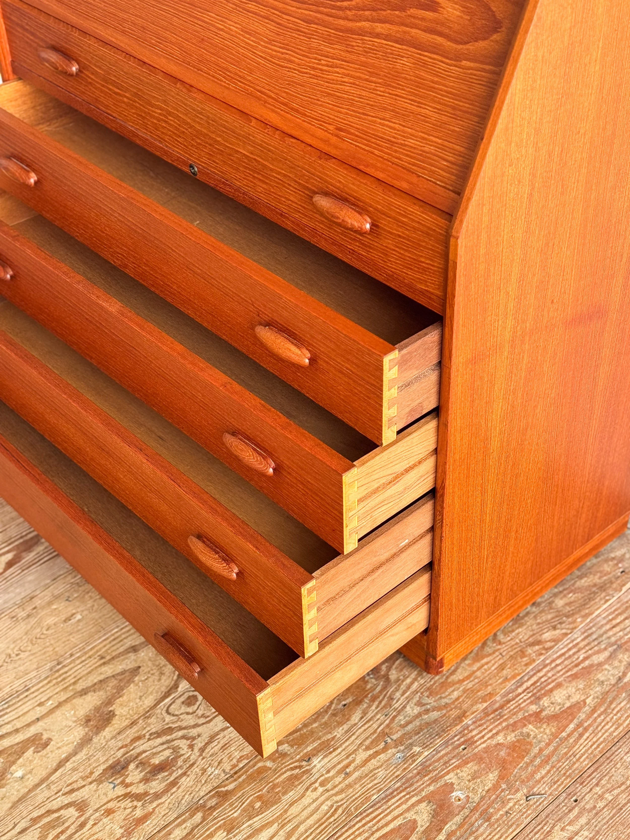 dyrlund-sekretär-secretary-desk-teak-mid-century-modern-furniture-mucmodern-11.jpg