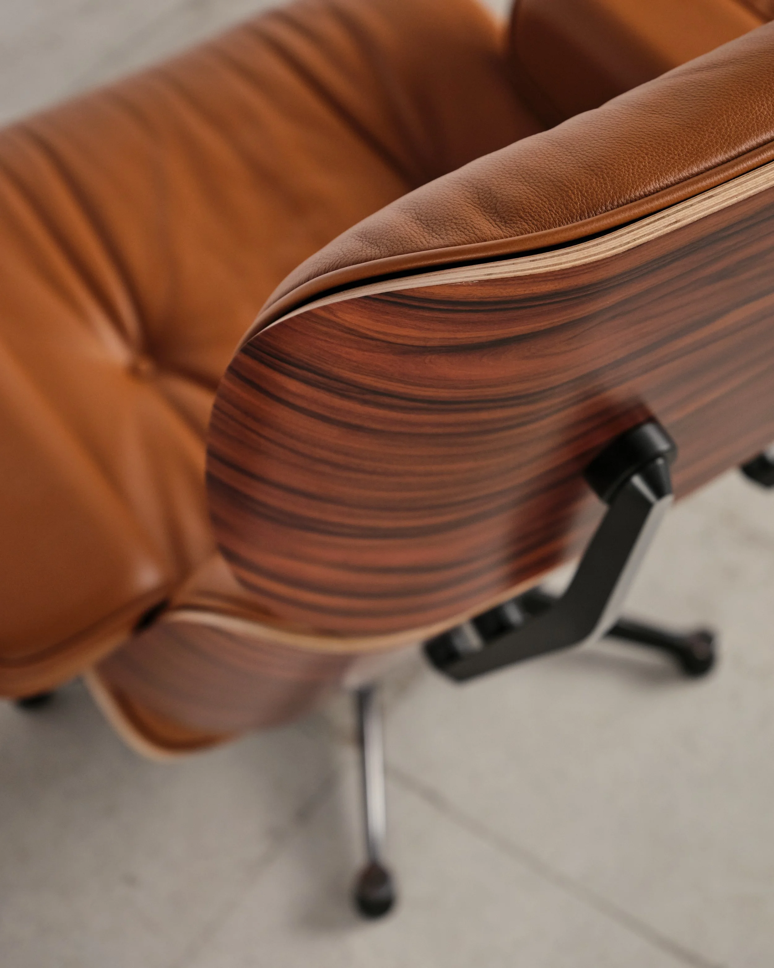 eames-lounge-chair-ottoman-rosewood-palisander-vitra-mid-century-modern-furniture-mucmodern-22.jpg