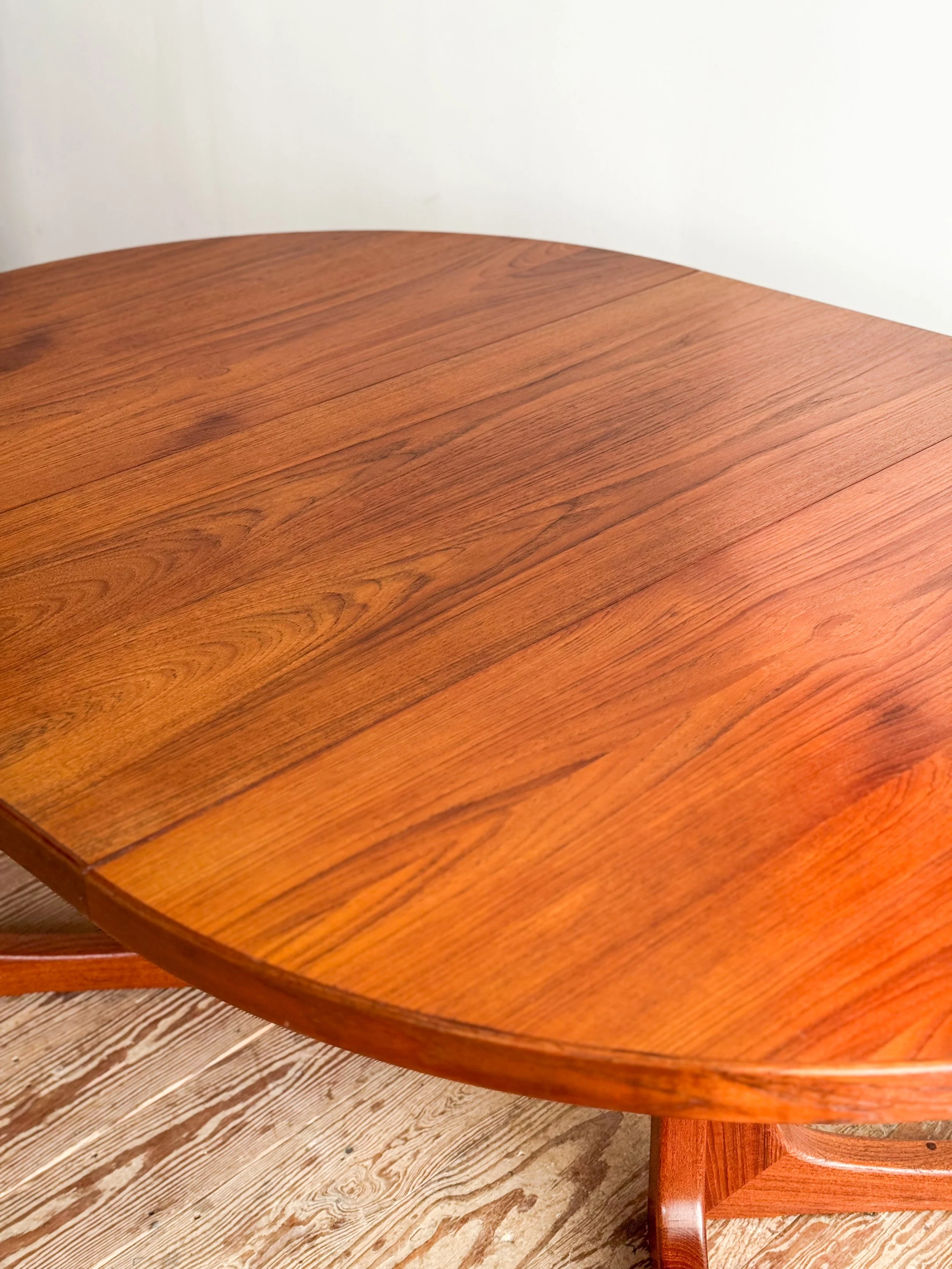 round-table-massive-teak-wood-mid-century-modern-furniture-mucmodern-11.jpg