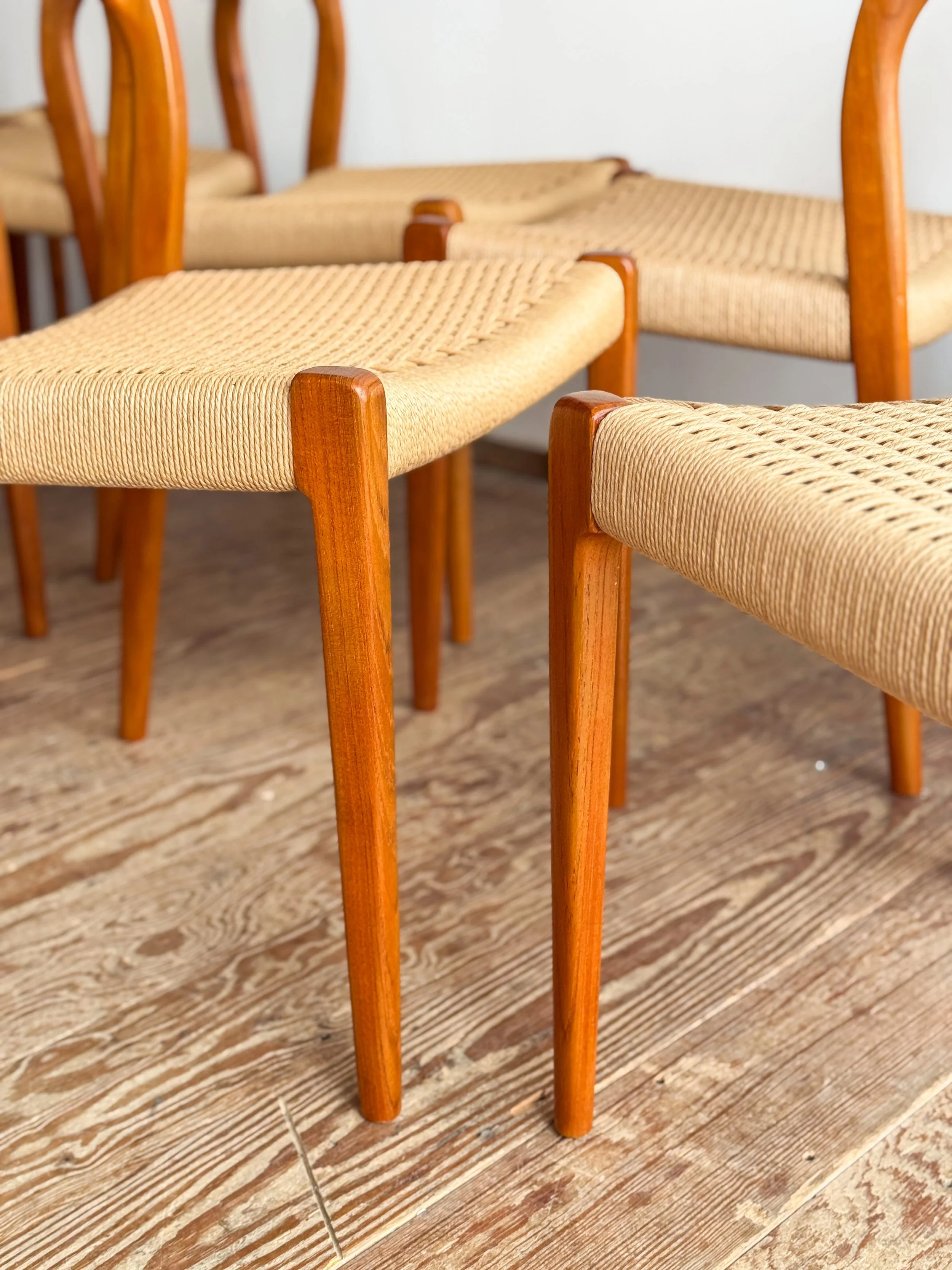 niels-moller-chairs-71-mid-century-modern-furniture-mucmodern-12.jpg