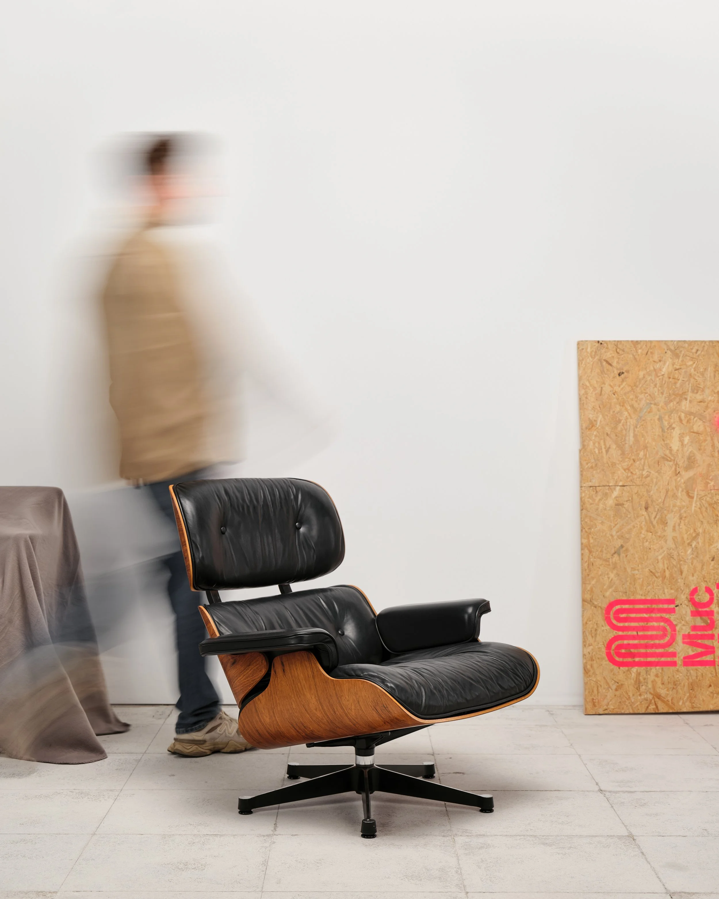 eames-lounge-chair-rosewood-palisander-vitra-herman-miller-mid-century-modern-furniture-mucmodern-1.jpg