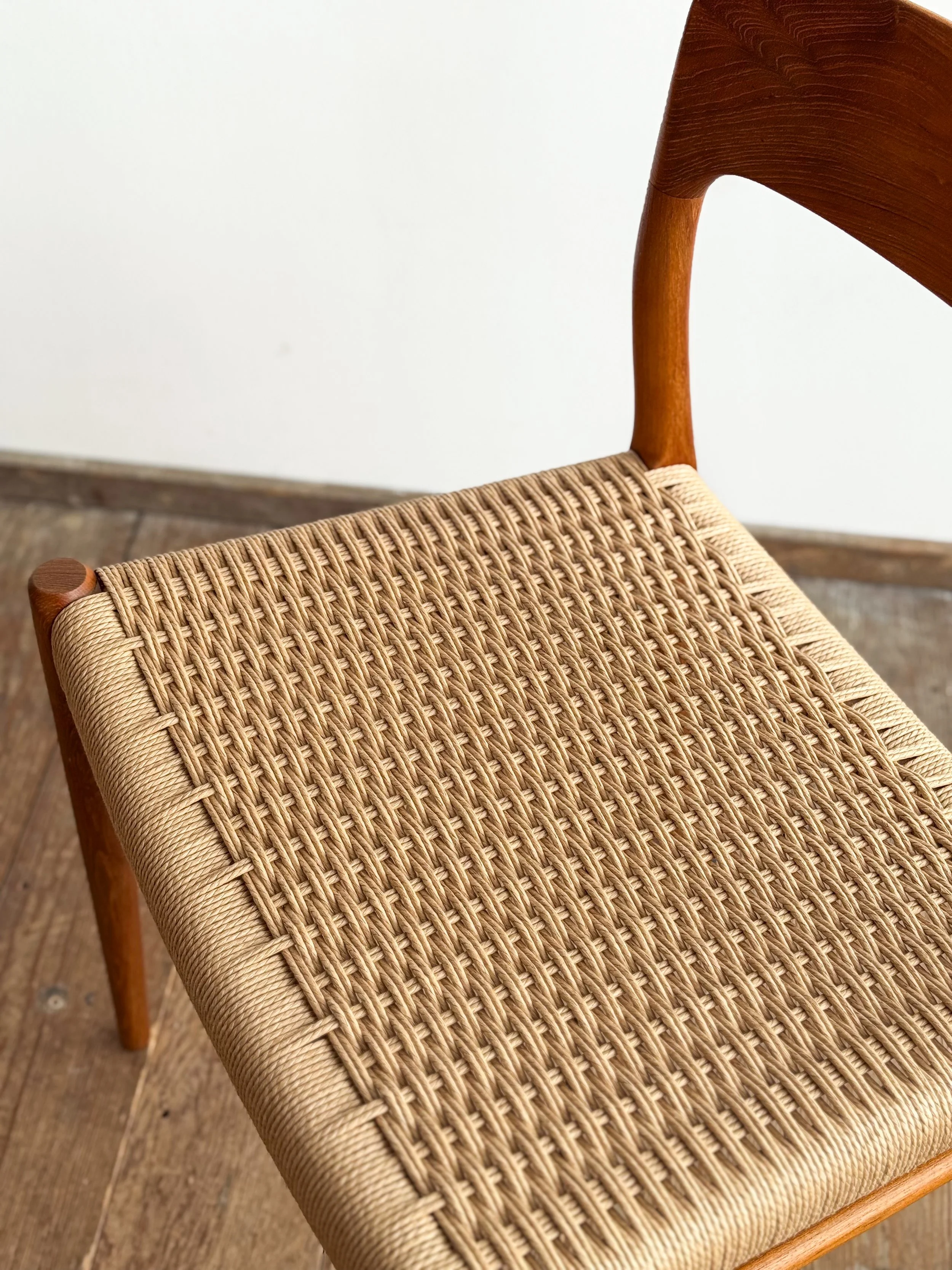 niels-moller-chairs-75-mid-century-modern-furniture-mucmodern-13.jpg