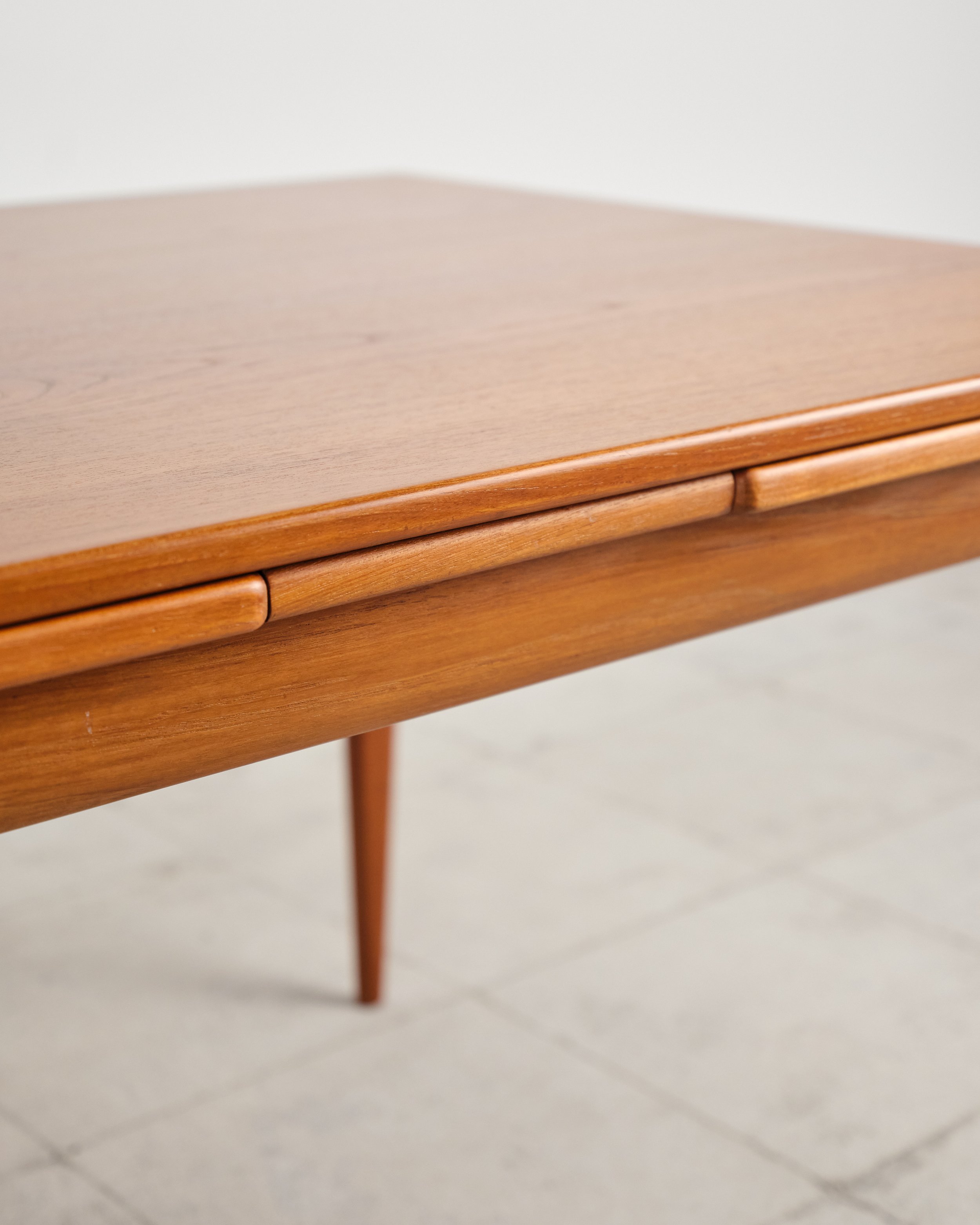 niels-moller-dining-table-teak-esstisch-mid-century-modern-furniture-mucmodern-17.jpg