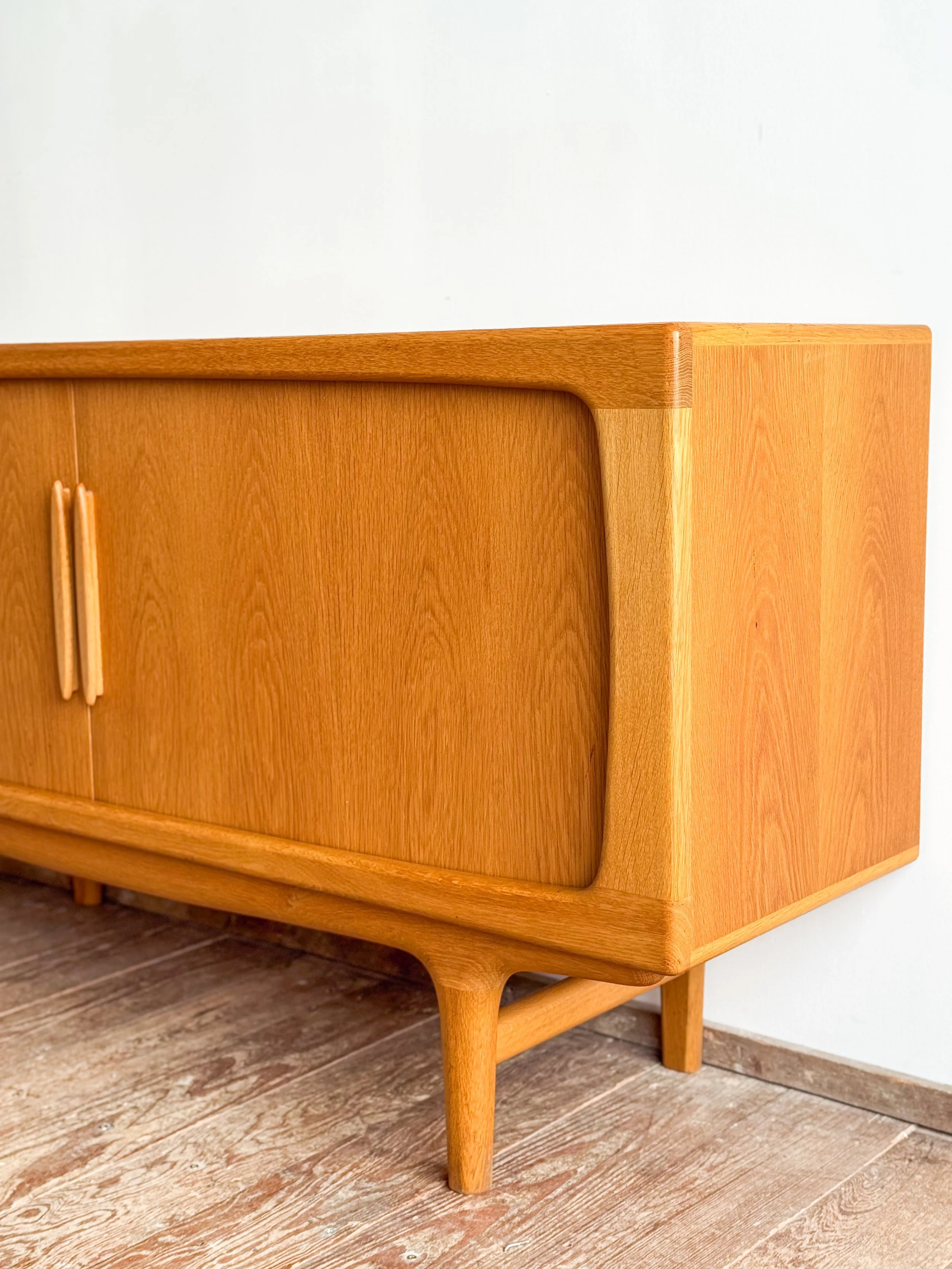 Johannes-Andersen-credenza-sideboard-silkeborg-mid-century-modern-furniture-mucmodern-7.jpg