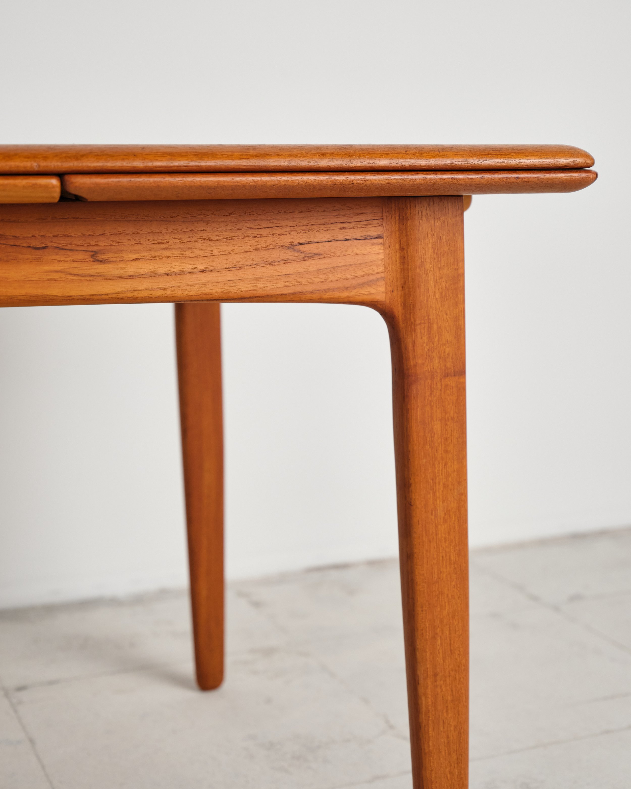 Tisch-table-svend-aage-madsen-mid-century-modern-furniture-mucmodern-11.jpg