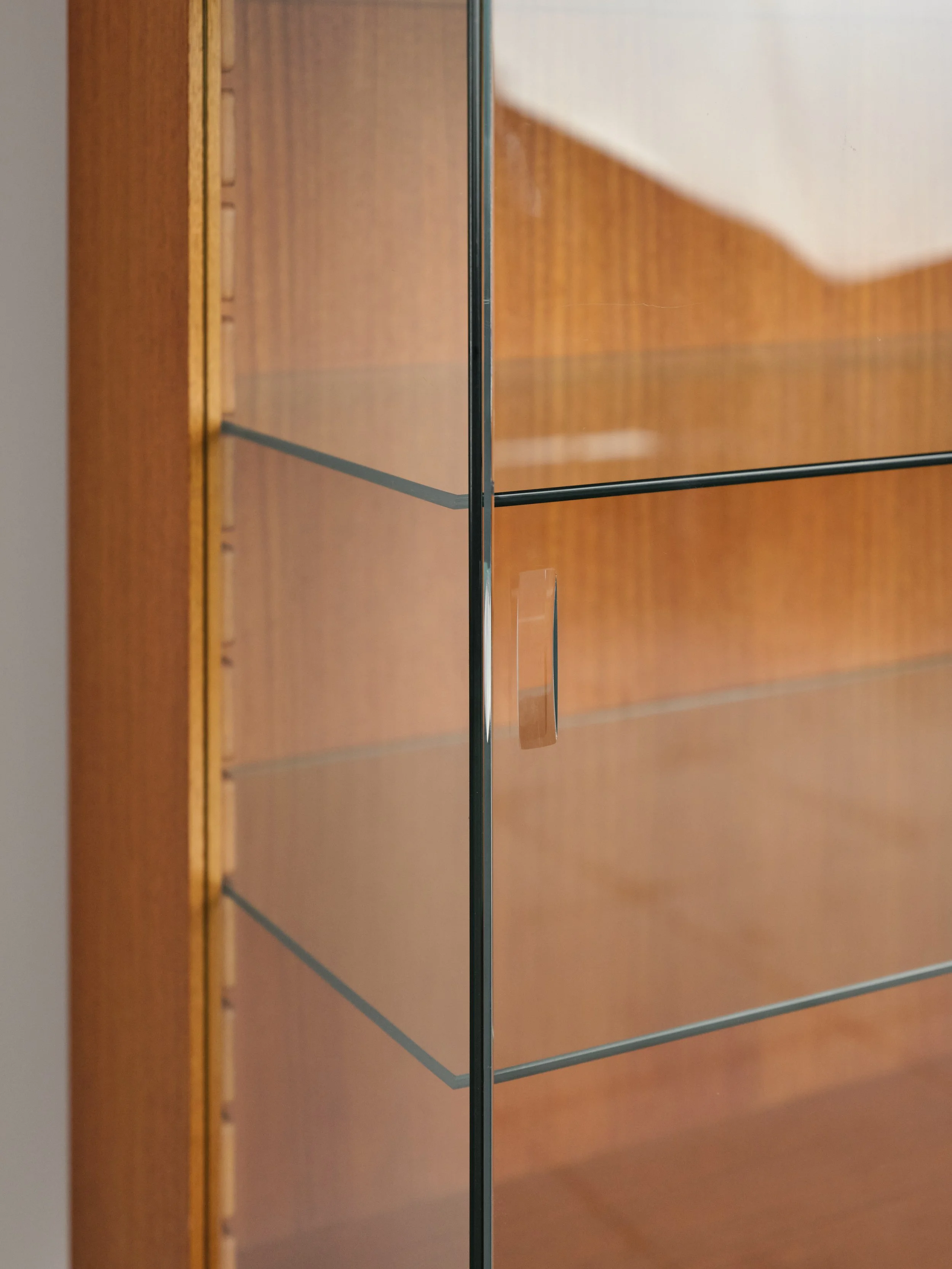 behr-dieter-waeckerlin-vitrine-glas-display-showcase-mid-century-modern-furniture-mucmodern-11.jpg