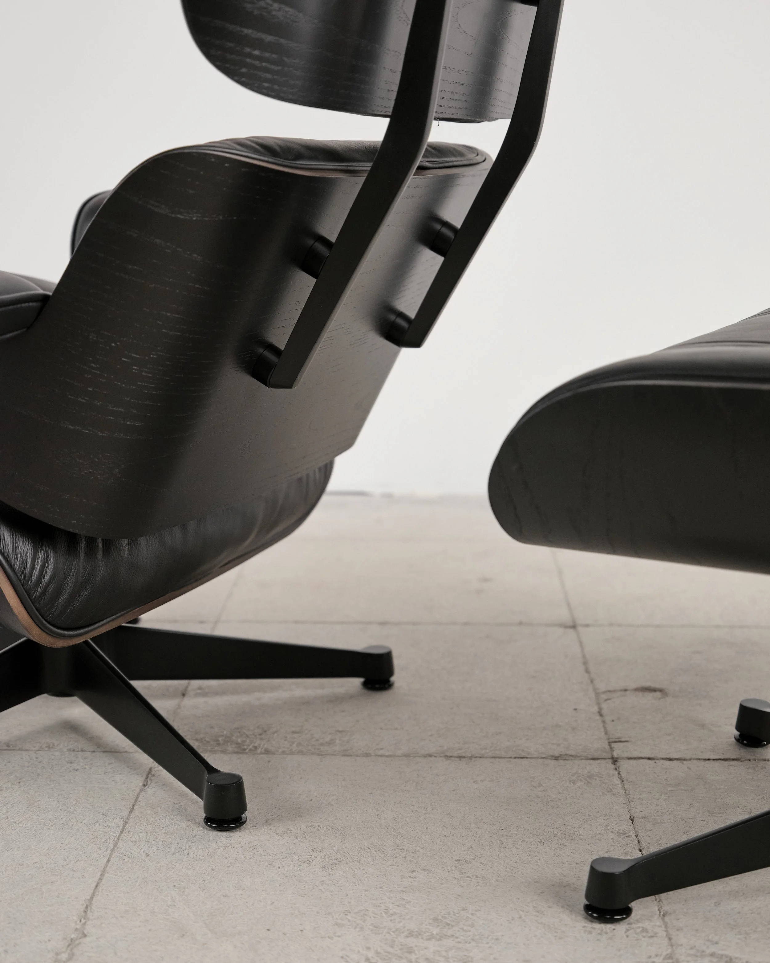 eames-lounge-chair-ottoman-schwarz-black-vitra-mid-century-modern-furniture-mucmodern-20.jpg