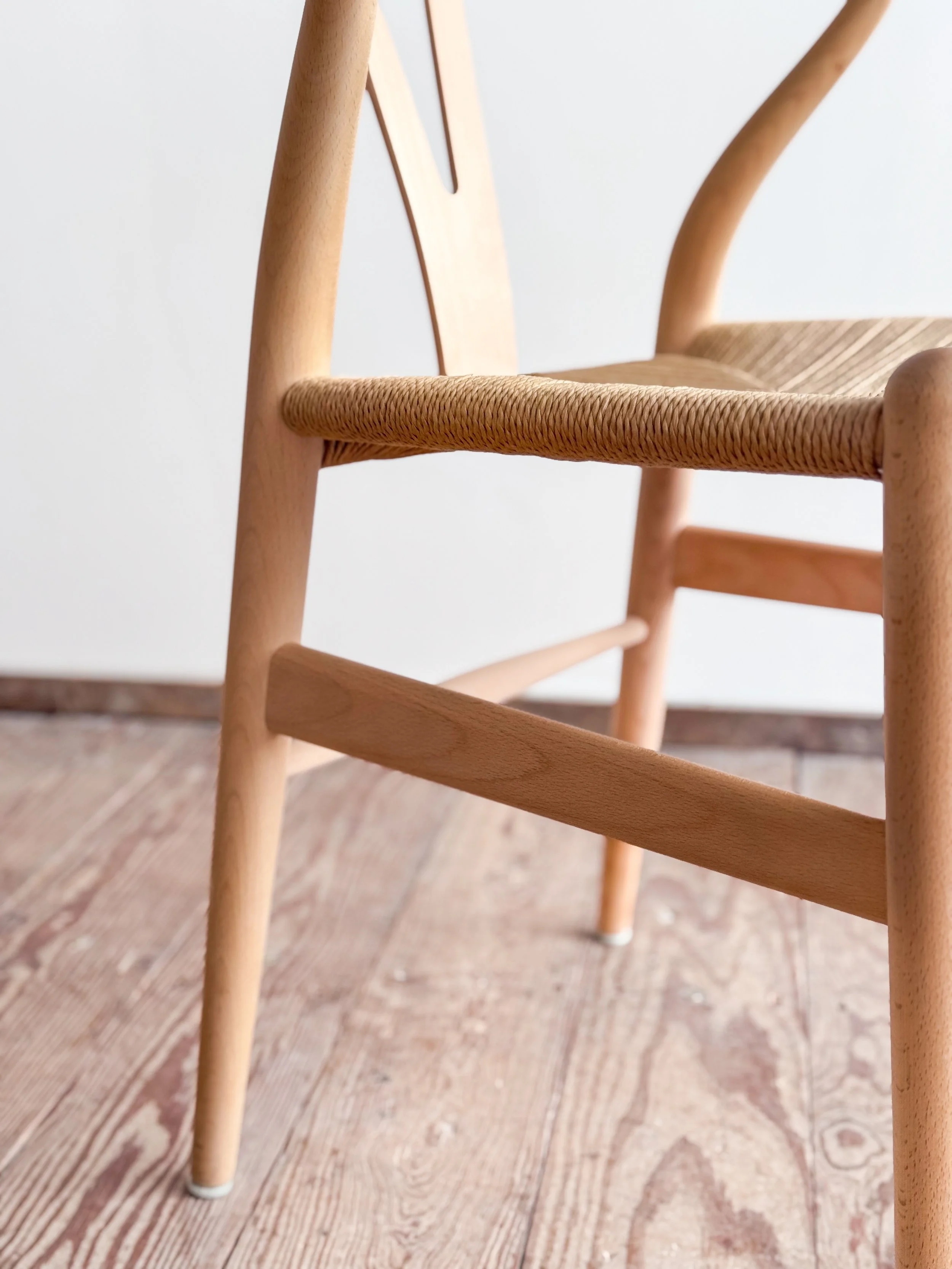 CH24-Wishbone-stuhl-chair-wegner-mid-century-modern-furniture-mucmodern-11.jpg