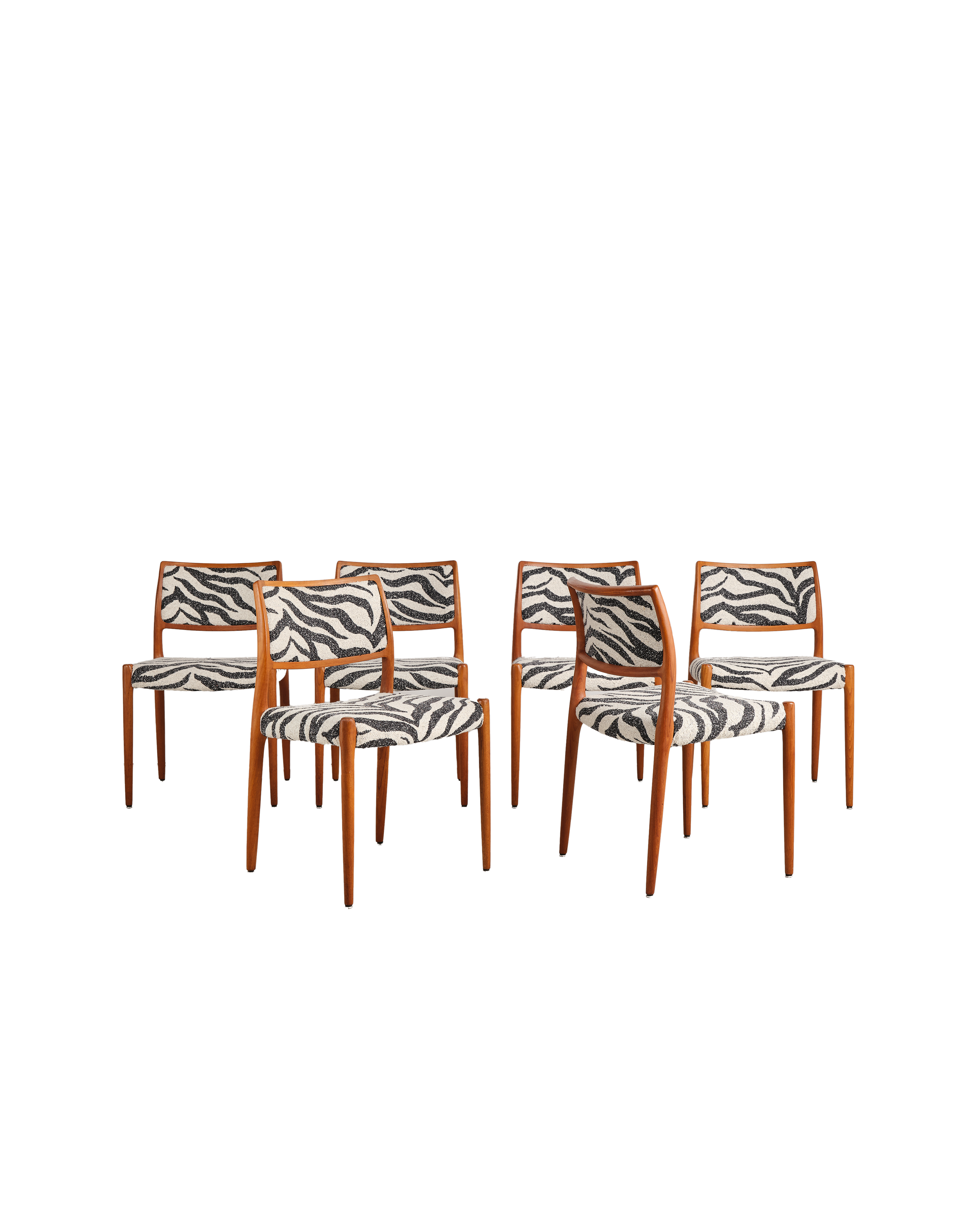 niels-moller-80-teak-chair-stuhl-set-mid-century-modern-furniture-mucmodern-1.png