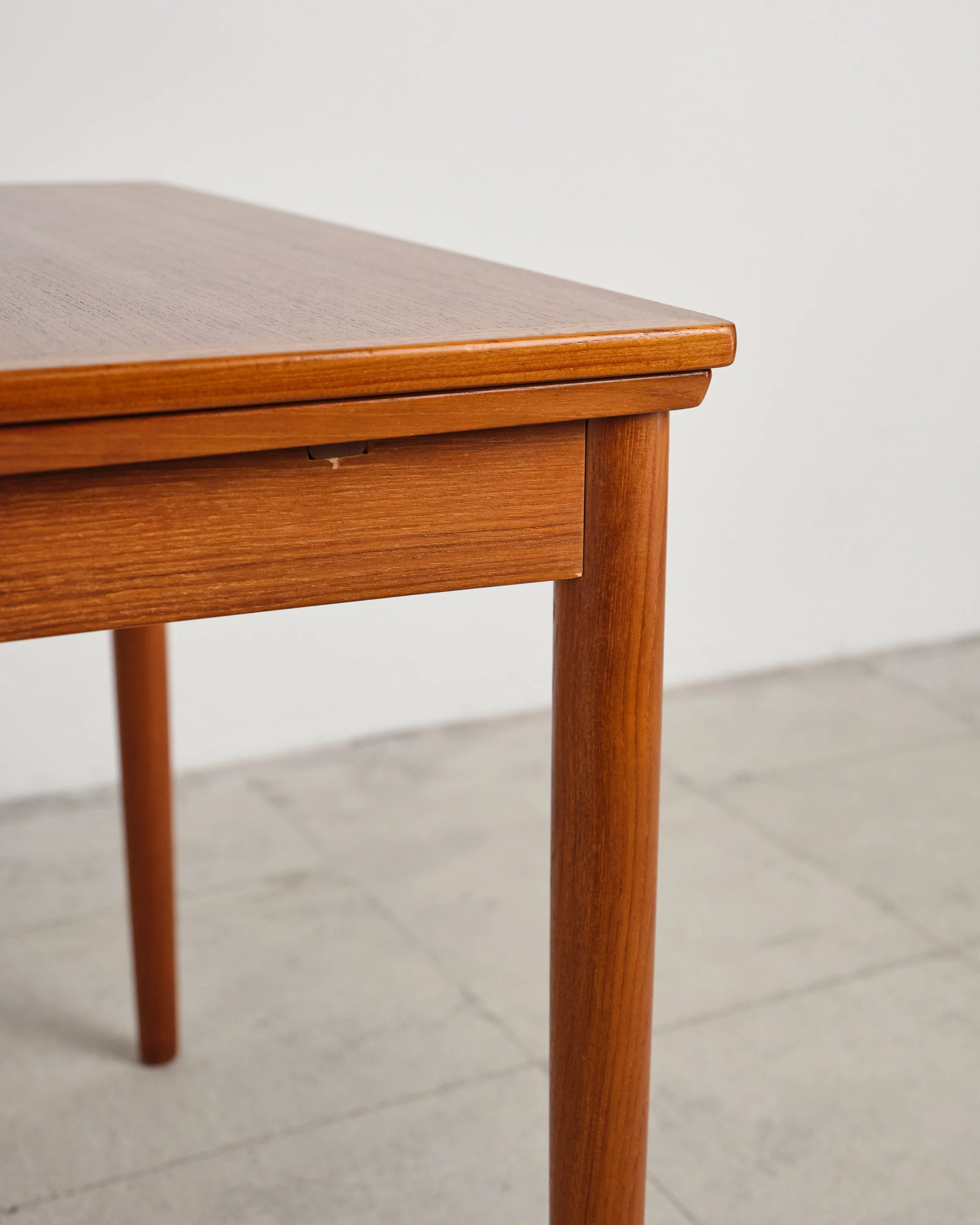 teak-esstisch-tisch-dining-table-teak-hundevad-mid-century-modern-furniture-mucmodern-13.jpg