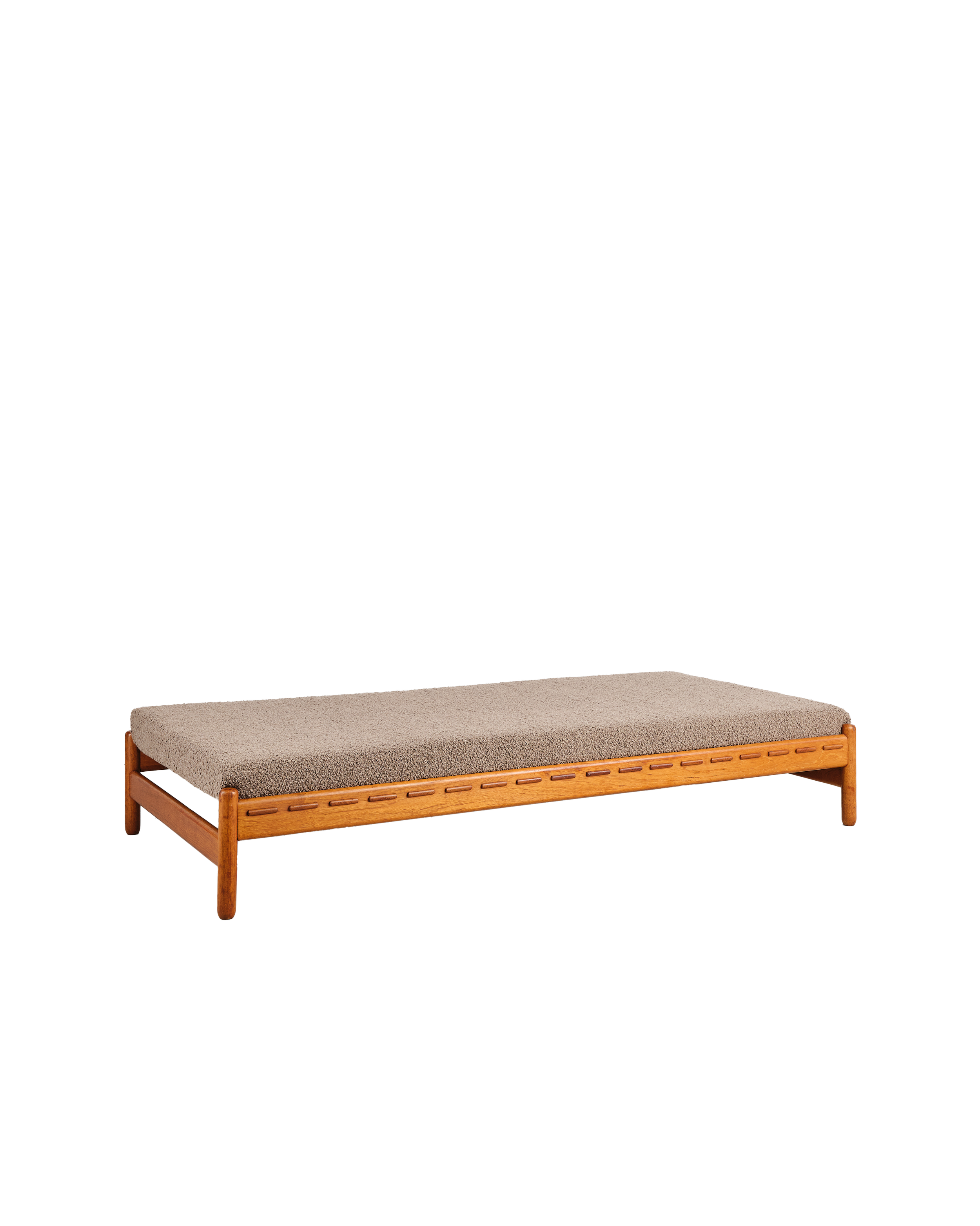 daybed-teak-wood-bed-mid-century-modern-furniture-mucmodern-1.png