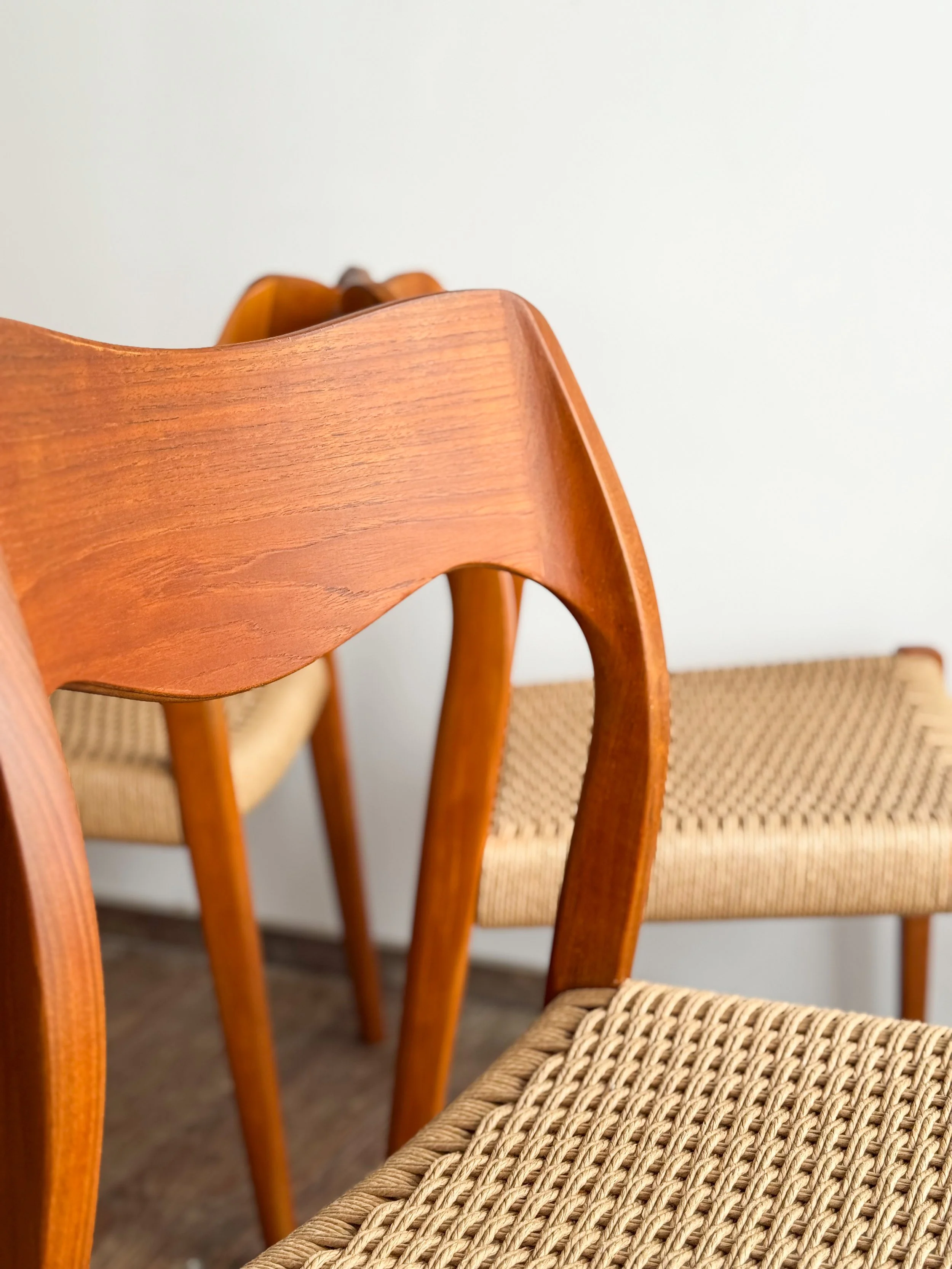 niels-moller-chairs-71-mid-century-modern-furniture-mucmodern-10.jpg