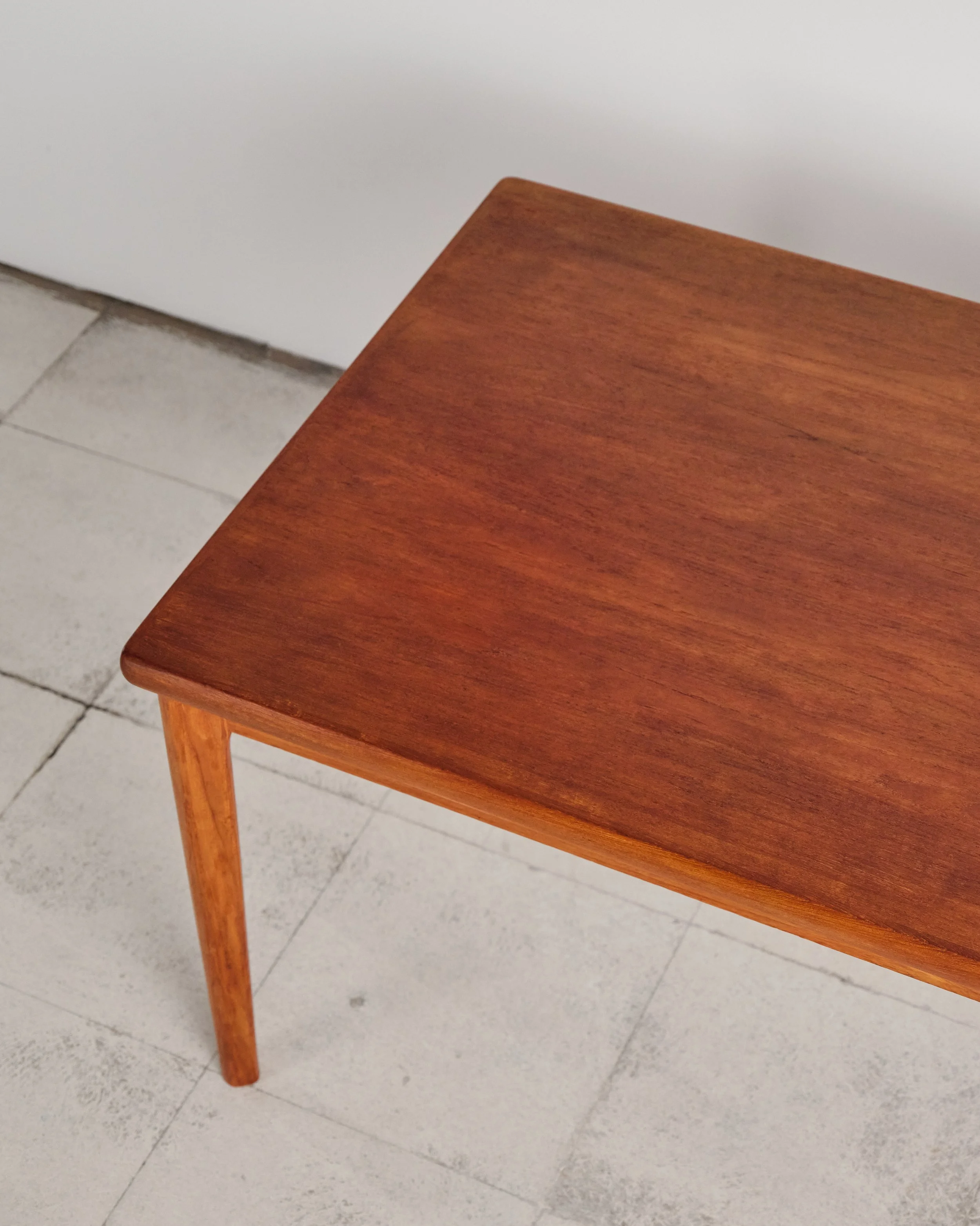Tisch-table-henning-kjaernulf-mid-century-modern-furniture-mucmodern-20.jpg
