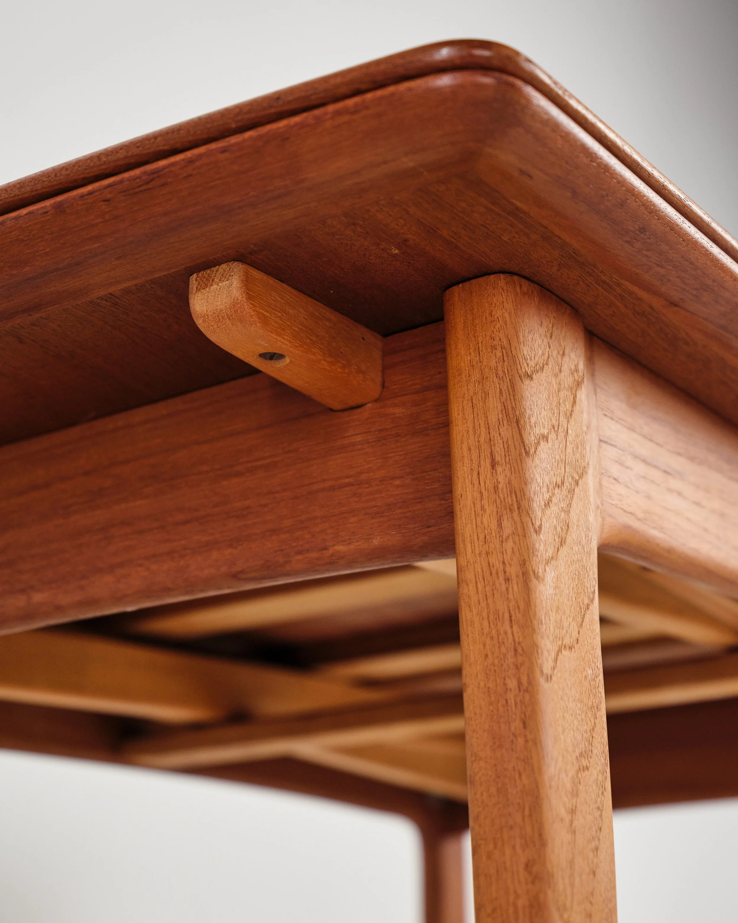 Tisch-table-svend-aage-madsen-mid-century-modern-furniture-mucmodern-15.jpg